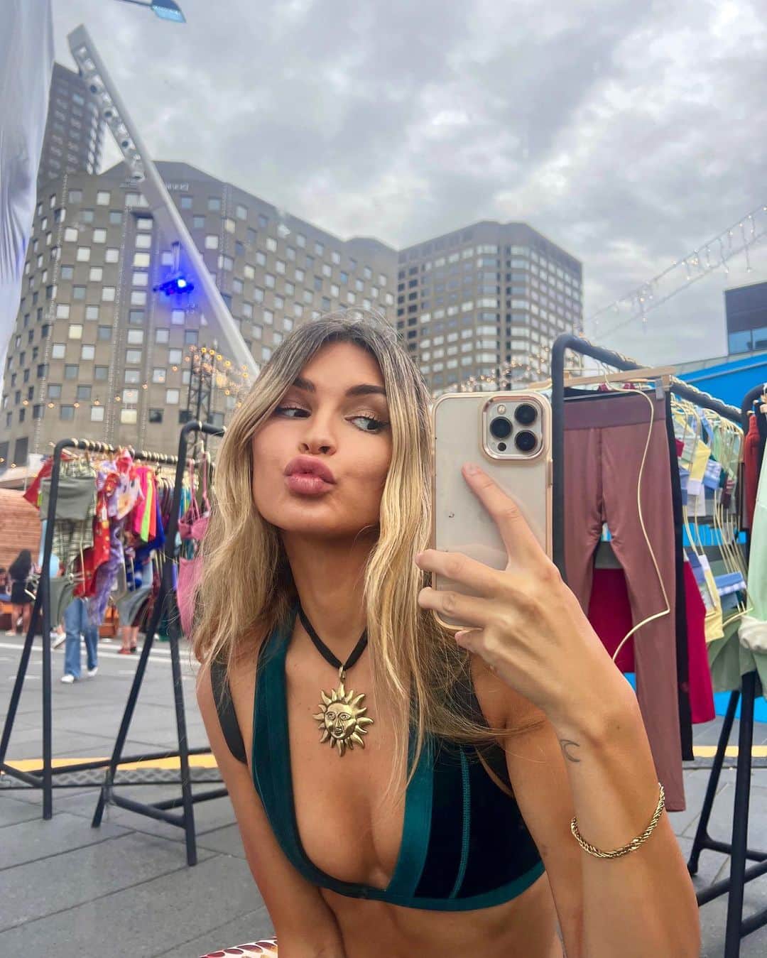 Elisabeth Riouxのインスタグラム：「5days, from 10:00am to 23:30pm, alot of rain, a red container BUT MAINLY.. alot of fun, laugh, junk food, meeting YOU, connecting, getting approbations throughout my brand, sleeping in Montreal for the last time, etc etc : basically aloooot of good things happened this weekend even tho it was SO intense, it was extremely worth it & i’m so happy I got to meet you girls 🫶🏼 thank you for all the love & support on @hoaka_swimwear & @hoaka_apparel 🥹 I LOVE YOU」