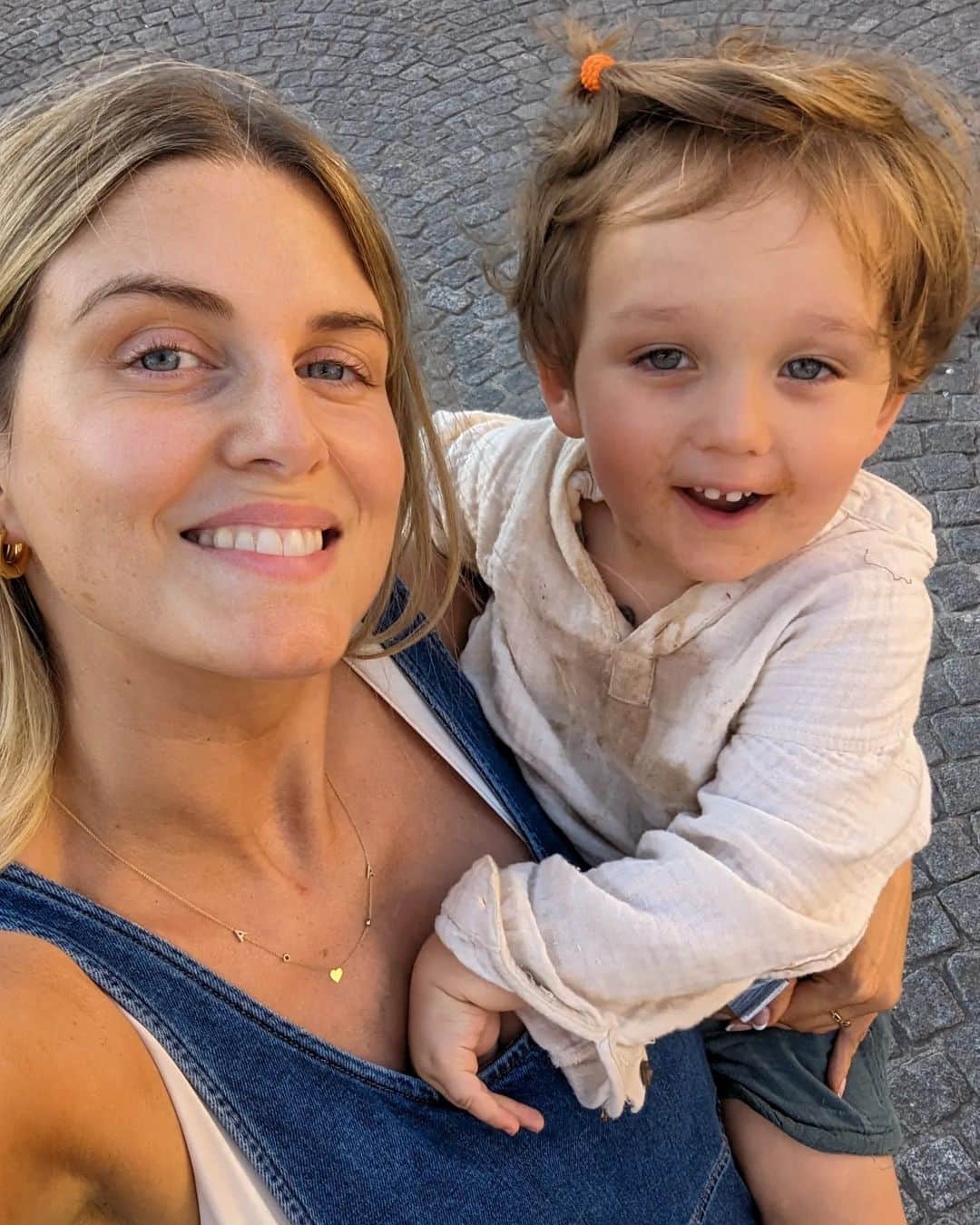 Ashley Jamesさんのインスタグラム写真 - (Ashley JamesInstagram)「Hello, I just want to check in. We're on a family European road trip. We dreamt about travelling during Tommy's paternity leave with Alfie, but it ended up being lockdown. So anyway, here we are now.   I've got so much to catch you all up on, but let me begin by saying Bruges is beautiful. So so beautiful. A little stressful with two babies - we spend most of the time saying how my h we can't wait to come back on our own as it's so romantic, but I'm so happy to be here creating memories with the littles.   We had an awful experience though. I can't stop thinking about it, and I've not really known whether to share it or not. I still don't know. I haven't been able to stop thinking about it. I still don't know.   TW: Death.  A man died in our hotel. Tommy and Alf went out in the morning and left Ada and I in our room. Our room was about 10 steps up some stairs and at the bottom of the stairs was another room.   I went downstairs and there was a man getting CPR at the bottom. I ran back up but I heard everything. I won't go into details, but I'm sure you can imagine it wasn't a nice thing to hear and witness. I feel so sorry for all his loved ones.  Tommy couldn't get into the hotel and I couldn't get out of the room, and for a split second Tommy thought it could have been Ada or I as I'd misplaced my phone.   Anyway, it is Definitely a reminder of how precious life is. How we shouldn't go to bed angry with people we love. Of how short life can be. It keeps replaying in my mind.   And also, wow, paramedics are just heroes aren't they. ❤️  For now I guess I just want to say, life is too short to not be doing that thing you want to do... hug your loved ones. And try not to go to bed upset with anyone. 🙏❤️」8月29日 4時45分 - ashleylouisejames