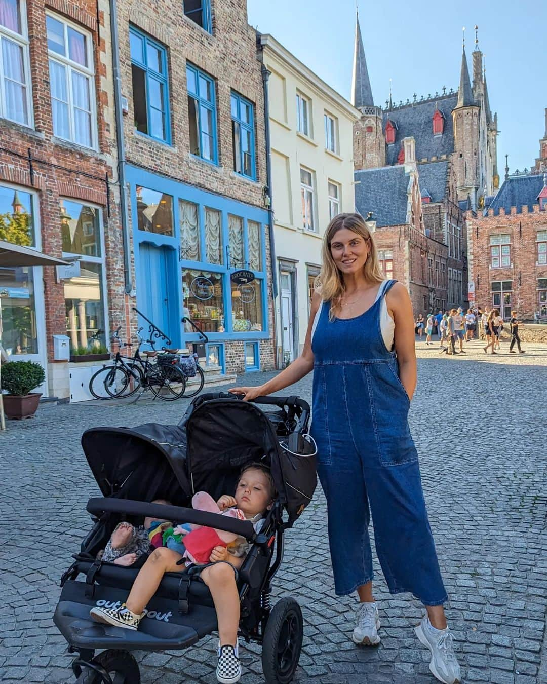 Ashley Jamesさんのインスタグラム写真 - (Ashley JamesInstagram)「Hello, I just want to check in. We're on a family European road trip. We dreamt about travelling during Tommy's paternity leave with Alfie, but it ended up being lockdown. So anyway, here we are now.   I've got so much to catch you all up on, but let me begin by saying Bruges is beautiful. So so beautiful. A little stressful with two babies - we spend most of the time saying how my h we can't wait to come back on our own as it's so romantic, but I'm so happy to be here creating memories with the littles.   We had an awful experience though. I can't stop thinking about it, and I've not really known whether to share it or not. I still don't know. I haven't been able to stop thinking about it. I still don't know.   TW: Death.  A man died in our hotel. Tommy and Alf went out in the morning and left Ada and I in our room. Our room was about 10 steps up some stairs and at the bottom of the stairs was another room.   I went downstairs and there was a man getting CPR at the bottom. I ran back up but I heard everything. I won't go into details, but I'm sure you can imagine it wasn't a nice thing to hear and witness. I feel so sorry for all his loved ones.  Tommy couldn't get into the hotel and I couldn't get out of the room, and for a split second Tommy thought it could have been Ada or I as I'd misplaced my phone.   Anyway, it is Definitely a reminder of how precious life is. How we shouldn't go to bed angry with people we love. Of how short life can be. It keeps replaying in my mind.   And also, wow, paramedics are just heroes aren't they. ❤️  For now I guess I just want to say, life is too short to not be doing that thing you want to do... hug your loved ones. And try not to go to bed upset with anyone. 🙏❤️」8月29日 4時45分 - ashleylouisejames