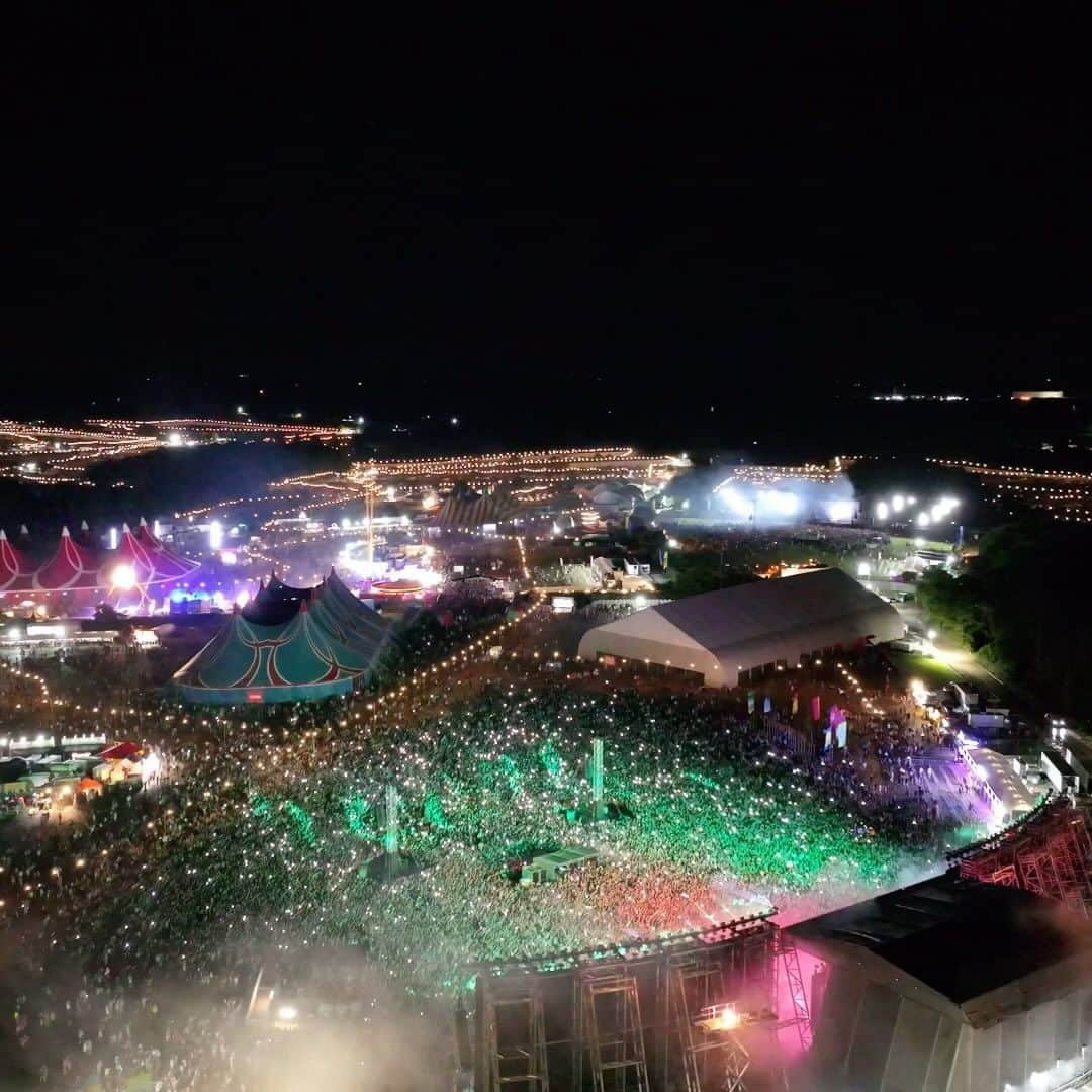 カルヴィン・ハリスのインスタグラム：「Some crowd at Creamfields this year 🤯 cheers to everyone who came to see me !!」