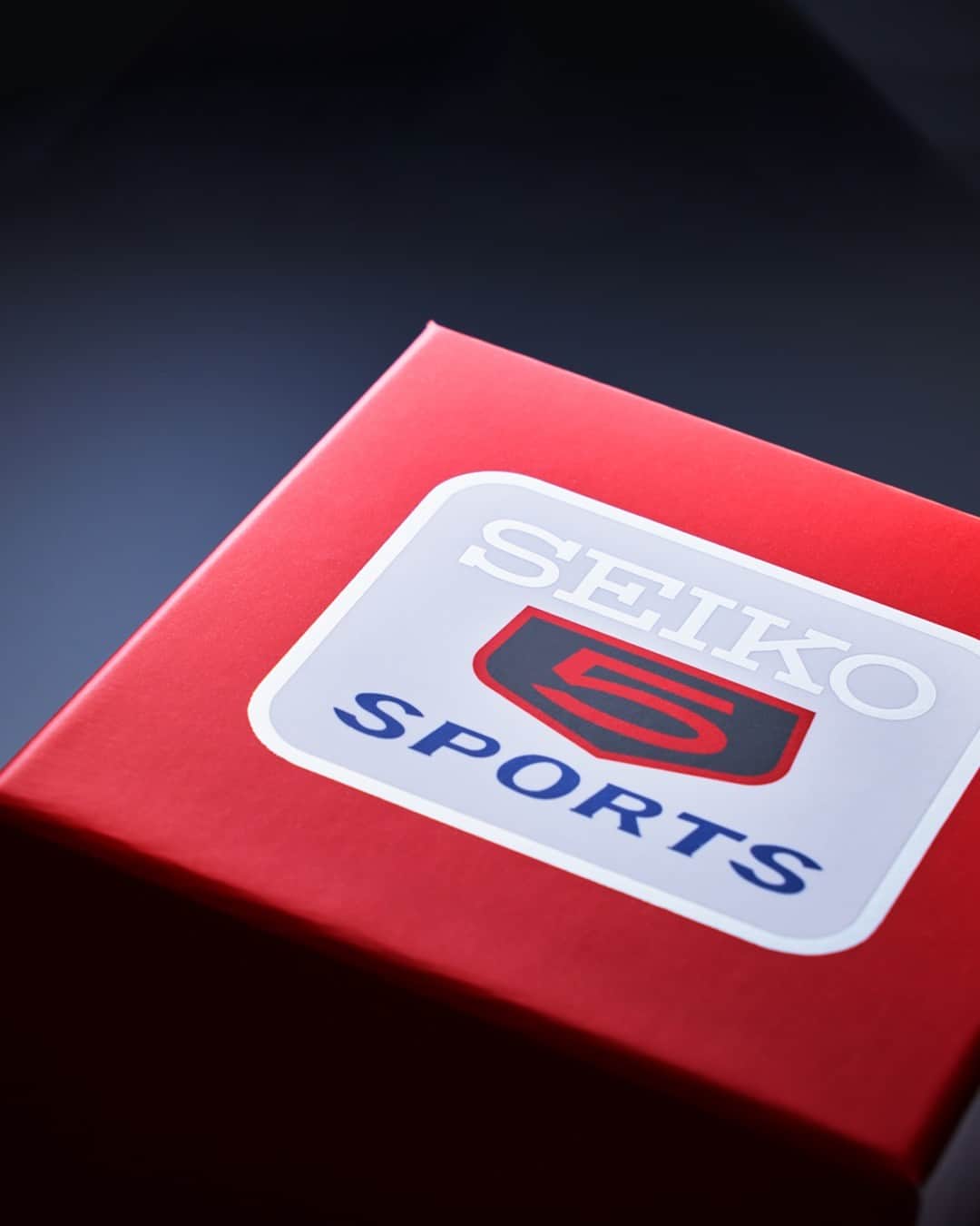 Seiko Watchesのインスタグラム：「What better way to top off #SRPK17 than a Limited Edition collectors' box with the vintage Seiko 5 Sports logo! Now back in stock on seikousa.com! 🎁  #Seiko #Seiko5Sports #ShowYourStyle」