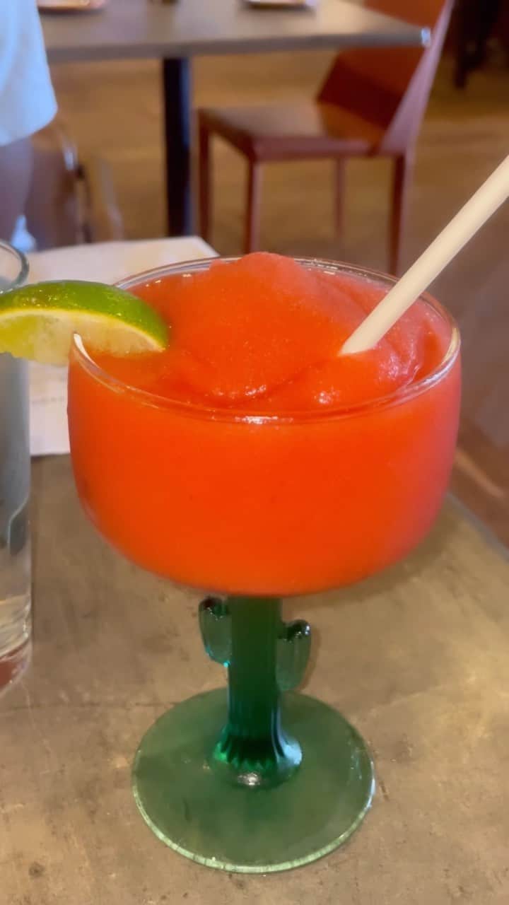 テイラー・グラブスのインスタグラム：「fun little date @durangocantina 🍸💕🌮」