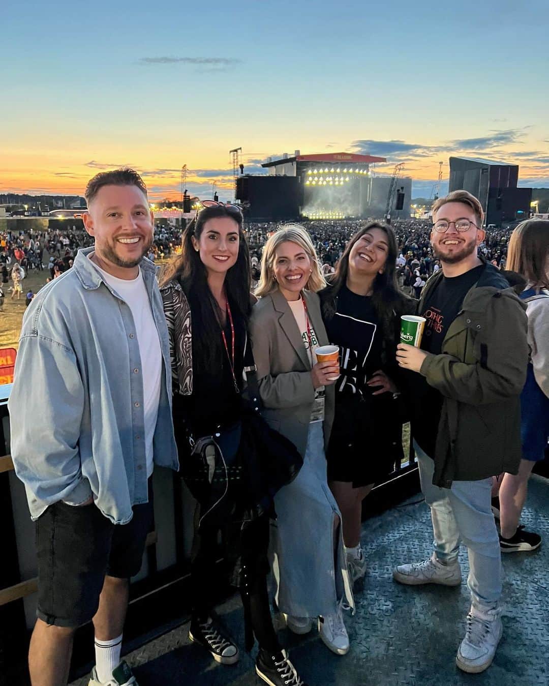 Mollie Kingのインスタグラム：「Reading festival round up…  1. Watching @the1975 … missed them at Big Weekend, had to be done here!  2. She always shines, @hollyhumberstone  3. Long overdue bestie catch ups. We even went for a swim before the festival 😂  4. Obsessed with these @majeparis loafers, can you tell?  5. On air Concentration  6. Radio 1 travel studio ❤️ 7. Festival feels」