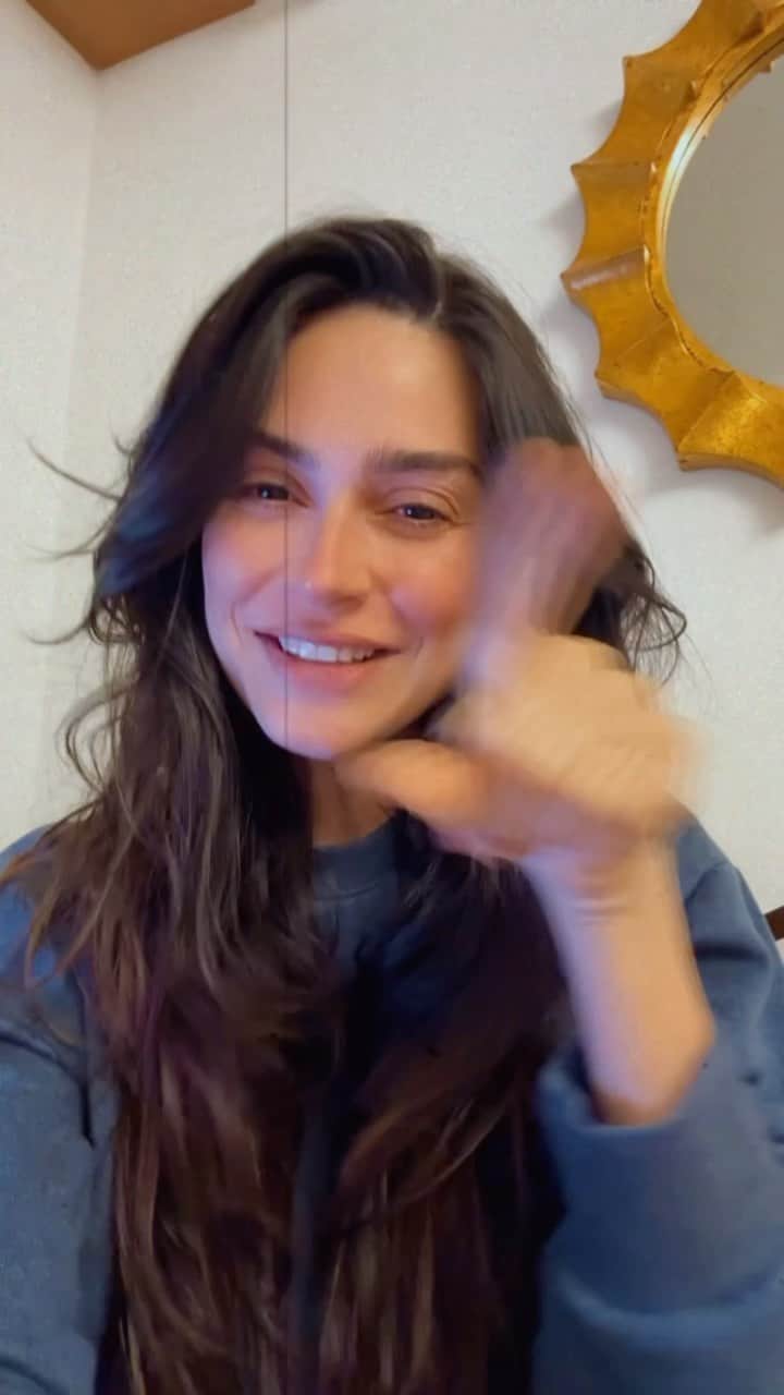 Thaila Ayalaのインスタグラム：「Segura esse “ do fundo do baú” 🤣 @paollaoliveirareal corre aqui」