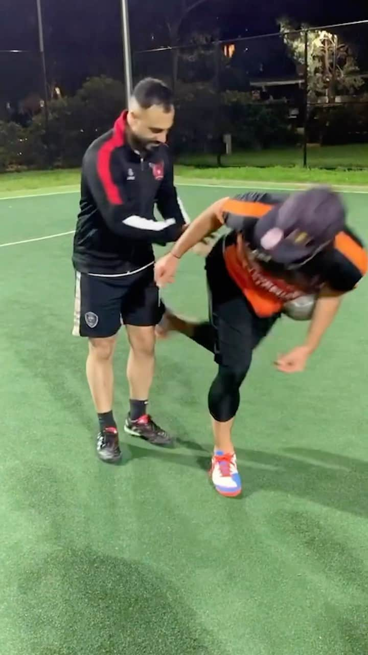 ショーン・ガルニエのインスタグラム：「Bro was confident💀🤣  #seangarnier #urbanball #freestyle #skills #viral #nutmeg」