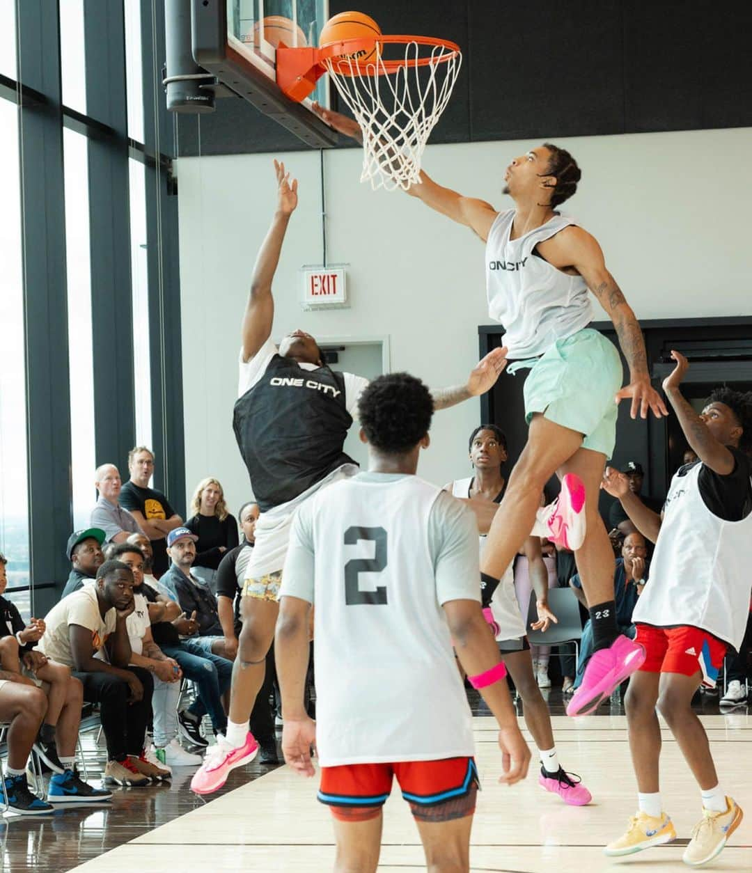 ライス・リベイロさんのインスタグラム写真 - (ライス・リベイロInstagram)「Special days in Chicago! The first year of @onecitybball a basketball league partnering with 28 violence prevention groups throughout Chicago that brings different groups around the city to play basketball together, having programs during summer to keep the kids busy and out of the streets 🏀  Super proud of everyone involved and all the people who came to show support. THANK YOU! Let’s keep building 🙏🏽 if you want to support some of the causes please visit @noahsarcfdn or the website www.noahsarcfoundation.org」8月29日 5時37分 - laisribeiro