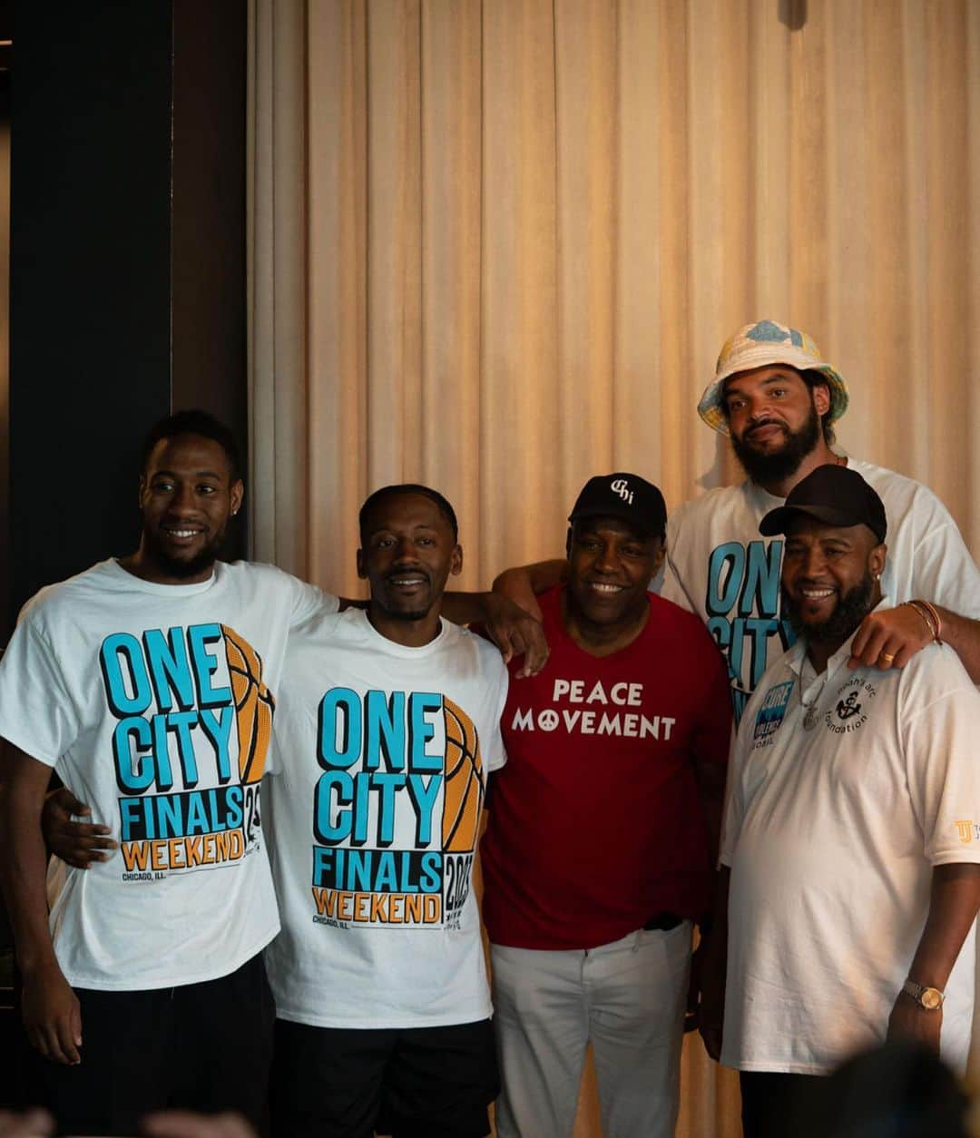 ライス・リベイロさんのインスタグラム写真 - (ライス・リベイロInstagram)「Special days in Chicago! The first year of @onecitybball a basketball league partnering with 28 violence prevention groups throughout Chicago that brings different groups around the city to play basketball together, having programs during summer to keep the kids busy and out of the streets 🏀  Super proud of everyone involved and all the people who came to show support. THANK YOU! Let’s keep building 🙏🏽 if you want to support some of the causes please visit @noahsarcfdn or the website www.noahsarcfoundation.org」8月29日 5時37分 - laisribeiro