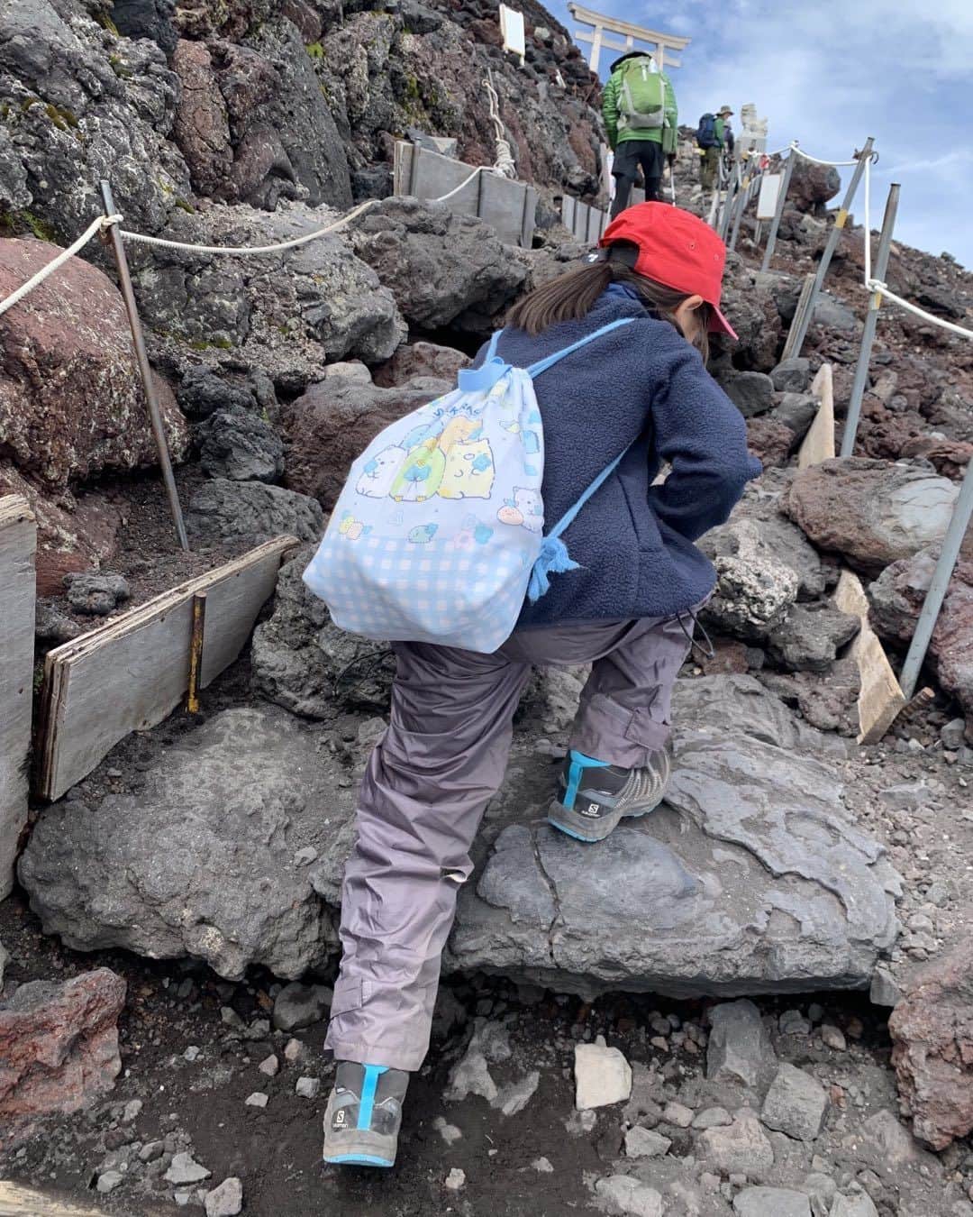 竹田恒泰のインスタグラム：「2年連続の富士山登山。昨年は須走ルート、今年は吉田ルートで。」