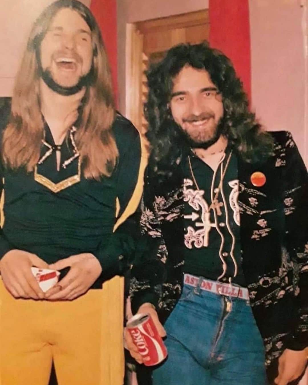 ギーザー・バトラーのインスタグラム：「Somebody sent me this photo from the 70’s asking about my @avfcofficial belt. Wonder if it would still fit. #haha」