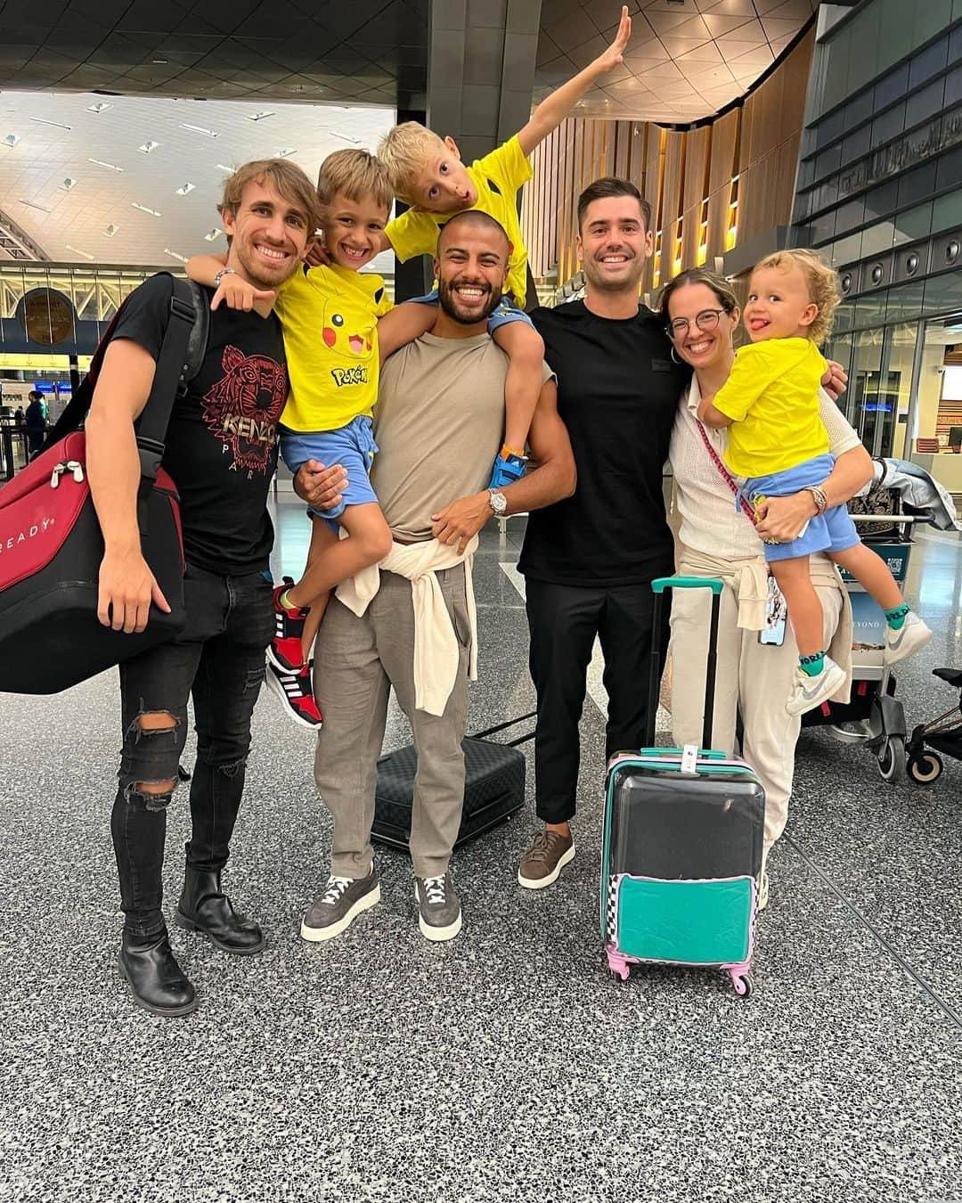 ラフィーニャのインスタグラム：「Cuanto os voy a echar de menos! Gracias por tanto familia. Os quiero ♥️🥺 #qatarfamily」