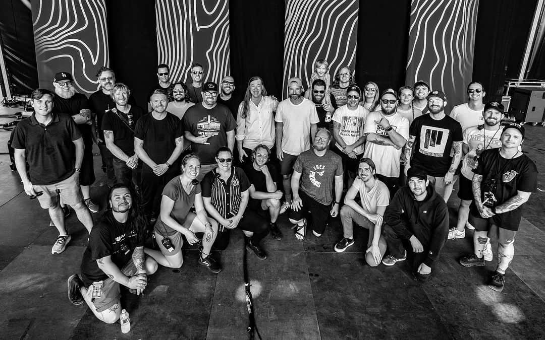 Jimmy Eat Worldさんのインスタグラム写真 - (Jimmy Eat WorldInstagram)「The #AmplifiedEchoesTour has come to a close. Thanks to everyone who came out to the shows!!!🤘  Photos by @eddie24d」8月29日 6時29分 - jimmyeatworld