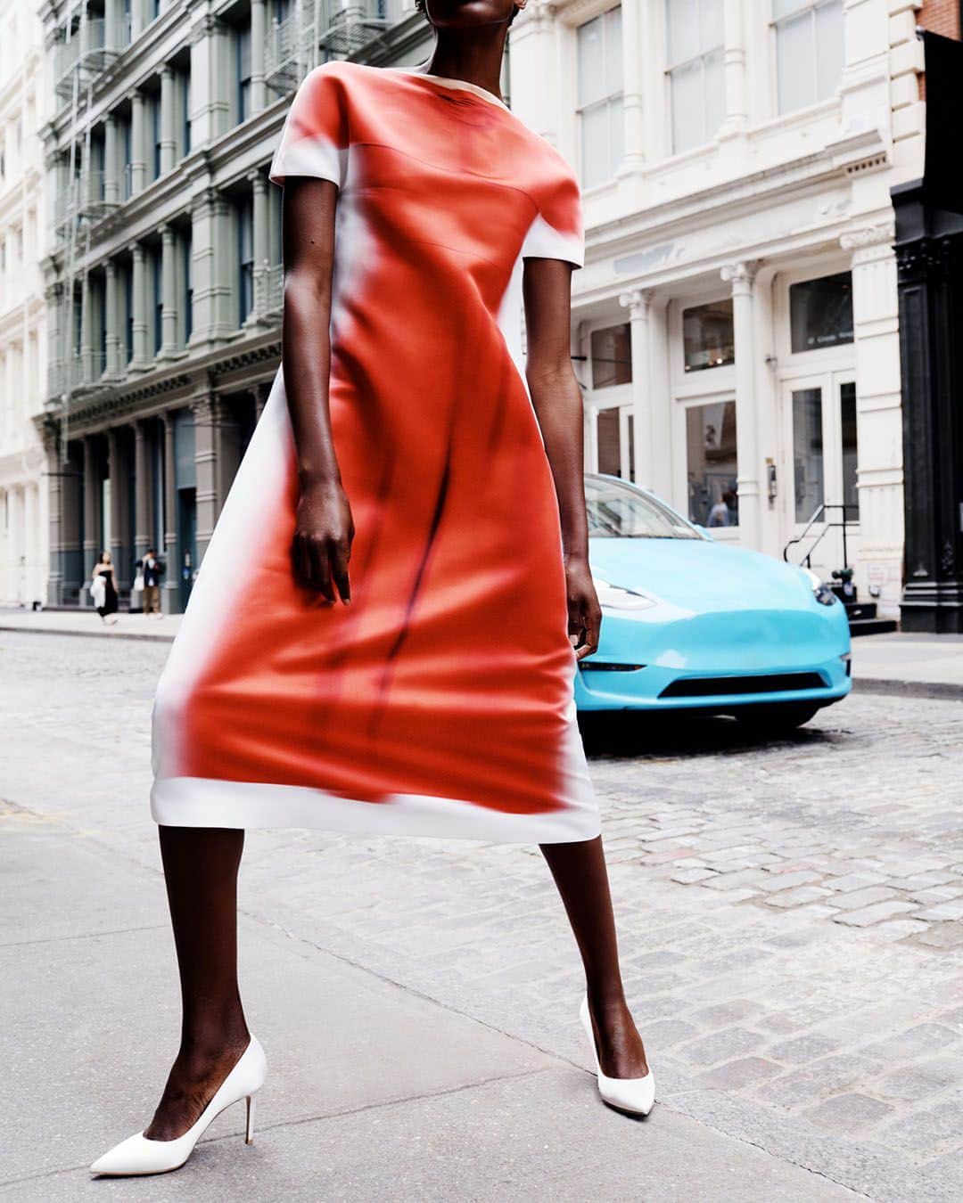 barneysnyofficialのインスタグラム：「Blurred lines. @loewe #BarneysAtSaks @saks」