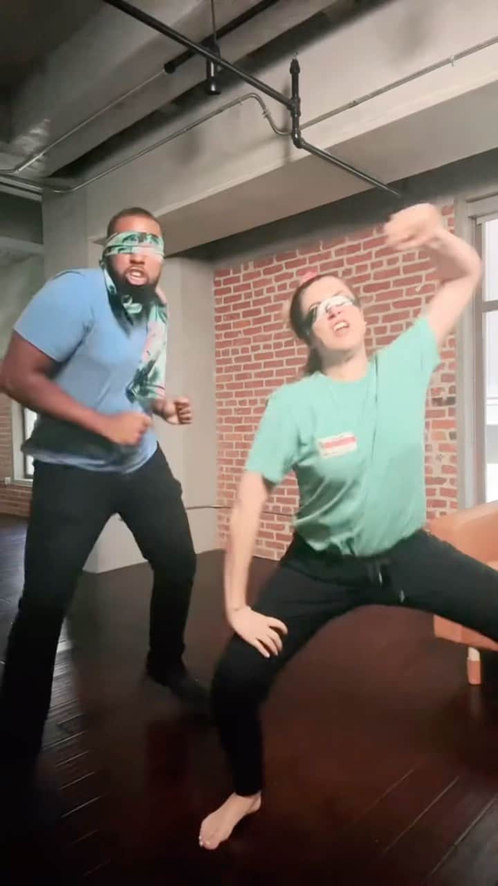 リンゼイ・ショウのインスタグラム：「Dance like no one’s watching! 💃🏻🕺🏾」