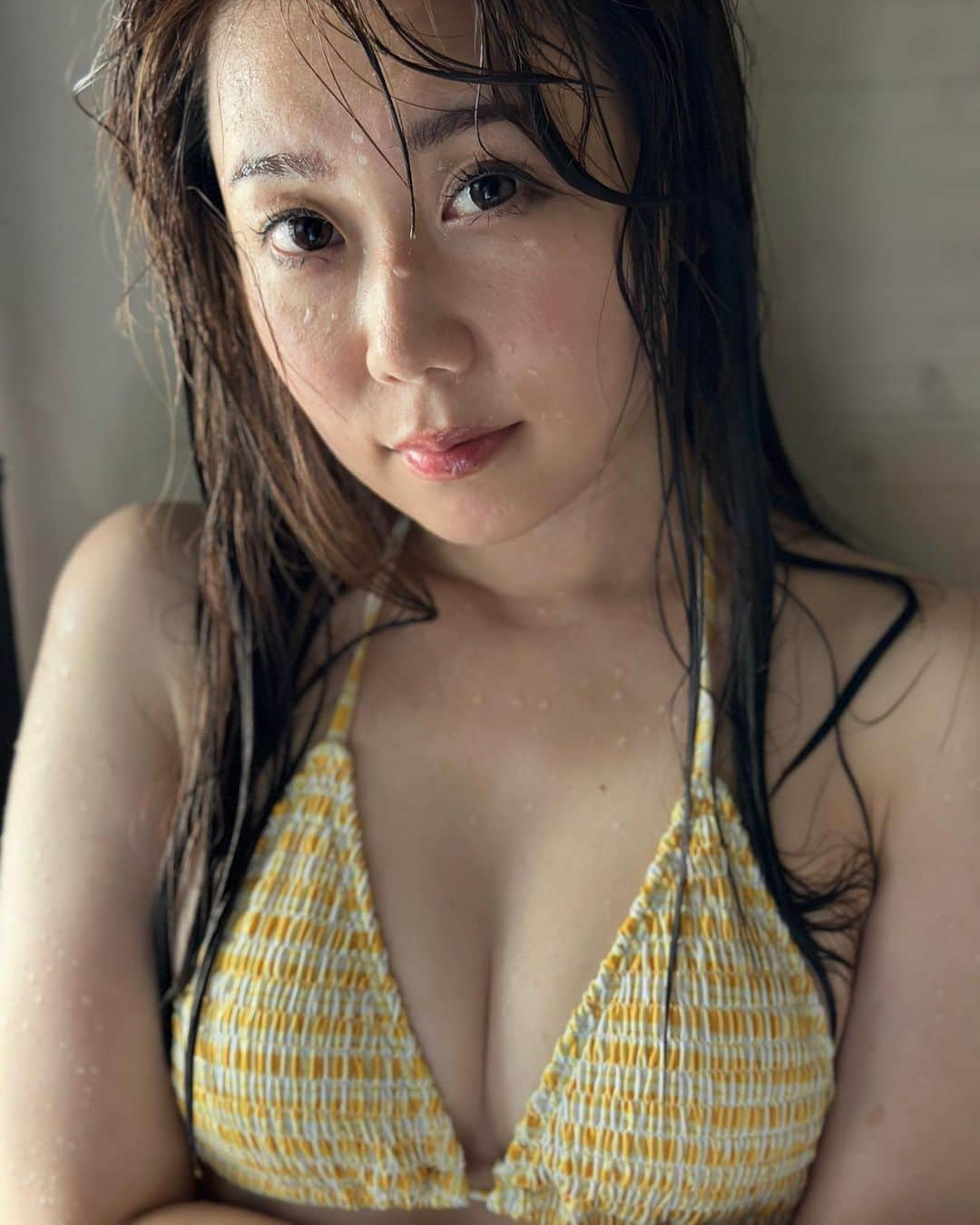 鈴乃八雲さんのインスタグラム写真 - (鈴乃八雲Instagram)「水滴るすずのん👙🔫💕  #artイワタ さん📷  #インスタグラビア #グラドル #グラビア　#gravure #instagravure #グラビアアイドル #art #アート #photo #camera #芸術 #レースクイーン　#gravureidol #racequeen #portrait #ポートレート #カメラ #ファインダー越しの私の世界 #ファインダー越しの世界 #写真 #photography #photooftheday #photogram #水着 #ビキニ #水着女子 #bikini #夏 #カメラ好きな人と繋がりたい」8月29日 6時54分 - yakumo_suzuno