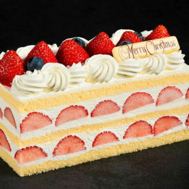 オズモール編集部さんのインスタグラム写真 - (オズモール編集部Instagram)「. 毎年人気の本型ケーキよりインスピレーションを受けて創られた新作ケーキが登場🍰ほかにも、ひとつのケーキでいくつもの味を堪能する、贅沢なクリスマスケーキを味わってみて😋 . ----------- 「クリスマスケーキ」 ▪引き渡し場所 京王プラザホテル　フードブティック＜ポピンズ＞ @keioplazahotel 東京都新宿区西新宿2-2-1 京王プラザホテル2F  ▪予約期間 2023/9/1（金）～12/15（金）9:00～21:00　※数量限定 ----------- . 詳しくは「OZmall　京王プラザホテル　クリスマスケーキ」で検索してみてくださいね。 クリスマスケーキの情報をもっと見たい人は @ozmall_editors をチェック！ . 写真提供/京王プラザホテル . #オズモール #新宿駅 #クリスマスケーキ #クリスマス #東京クリスマスケーキ #クリスマスケーキ2023 #京王プラザホテル」8月29日 7時01分 - ozmall_editors