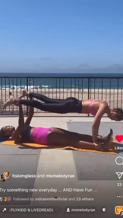 ニコール・ミッチェル・マーフィーのインスタグラム：「Don’t sleep on us ladies in our 50s  We coming for you @itskimglass 😂😂😂🥰 challenge time  @latrealmitchell we got this….   #womenpower  #staystrong #dontgiveup #fitnessmotivation #fitness #body #healthy #challenge」