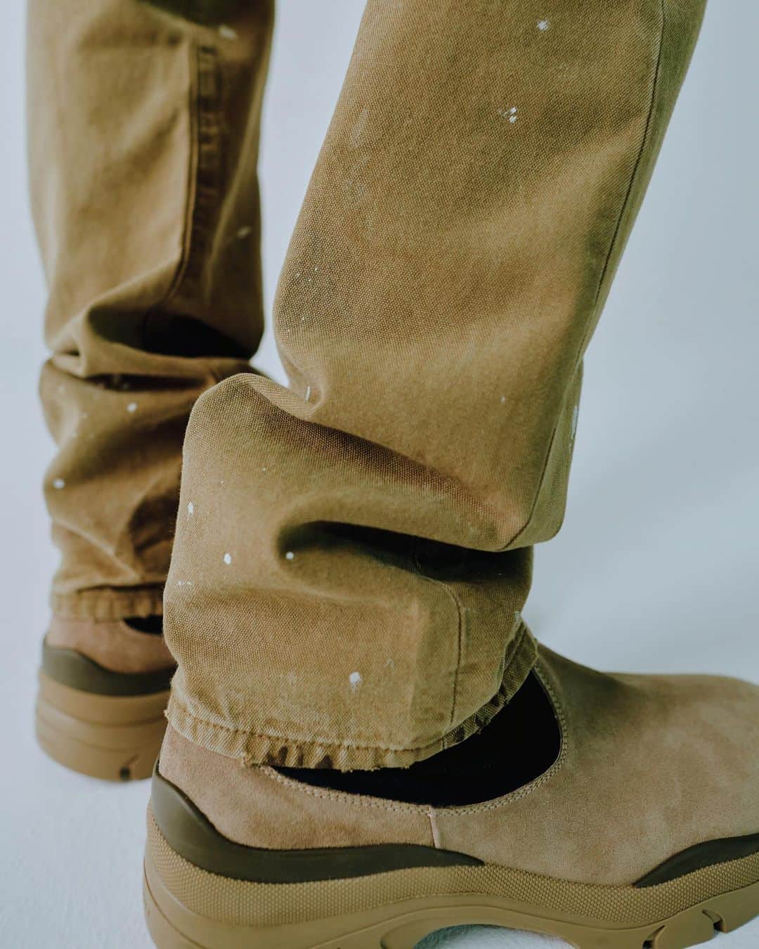 ジョン エリオットのインスタグラム：「The Work Pant. Tuesday, 8.29.」