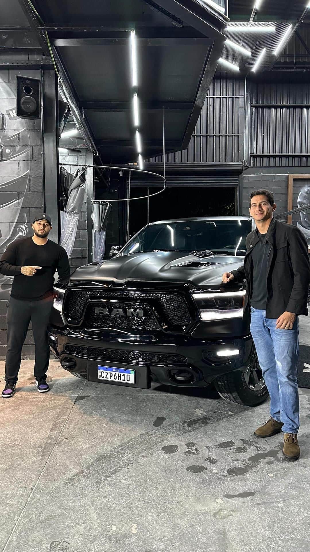 ガンソのインスタグラム：「Que dia especial! Projeto FULL PPF STEALTH by: @xpelbrasiloficial desenvolvido unicamente para o nosso cliente e amigo @phganso. Obrigado demais pela confiança! Que projeto ANIMAL meus amigos! 🔥🃏⚡️」