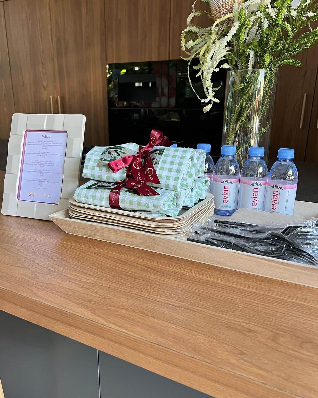 キキ・パーマーさんのインスタグラム写真 - (キキ・パーマーInstagram)「Had a beautiful birthday at the @solawave house!! Luxurious and lowkey, facials and massages for myself and my girls. We turned into prunes talking while in the jacuzzi all night!! Huge thank you to everyone that made it happen, it truly set the stage for me to bring my birthday in with enlightening vibes. 😍🥰」8月29日 7時46分 - keke