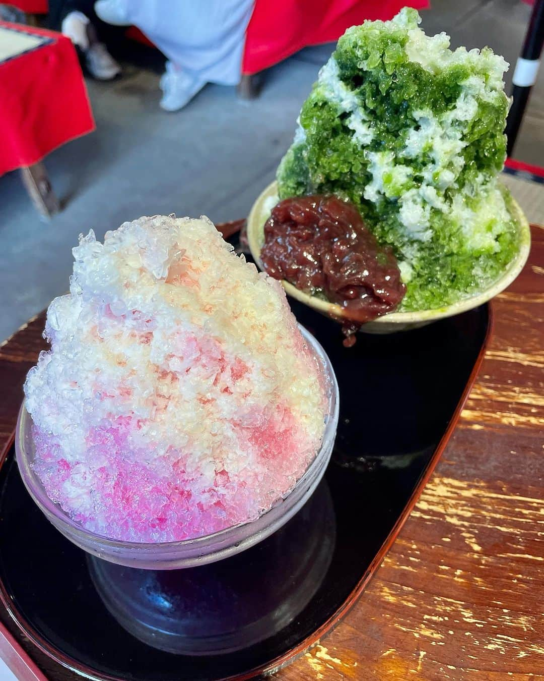 M'sブライダルのインスタグラム：「夏はやっぱりかき氷🍧❄️ 暑さから身も心もスッキリ✨ 美味しいかき氷を召し上がれ🌈 #夏の楽しみ #かき氷 #冷たいスイーツ #リフレッシュ #美味しいもの #暑さ対策 #夏のご褒美 #スイーツ好き #甘いもの #暑さが堪える #夏のおやつ #デザートタイム #おいしいひと時 #心も身体もリラックス #夏バテ解消 #夏風邪予防 #スッキリ #リフレッシュタイム #おいしい物欲しい #暑い日にぴったり #楽しい夏 #癒しのひととき #贅沢スイーツ #幸せな味わい #おいしい幸せを #スイーツは幸せ #美味しい夏の思い出 #夏スイーツ #かき氷タイム #美味しい幸せ」