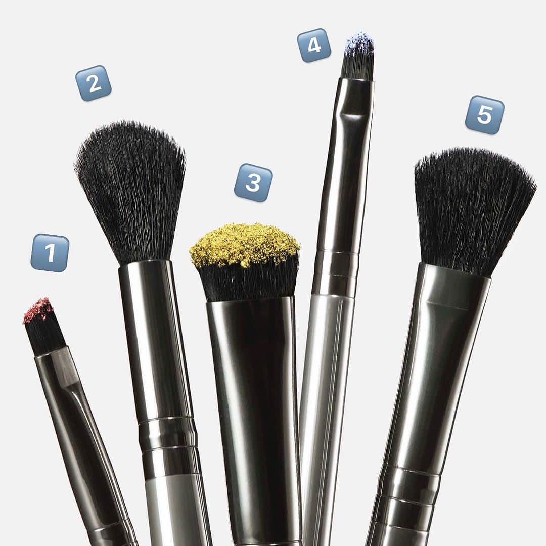 e.l.f.さんのインスタグラム写真 - (e.l.f.Instagram)「Master the art of the effortless smoky eye with our Smoky Eye Brush Kit! 🖌️✨   This 5-piece set is your secret weapon for precise application and seamless blending, all while being cruelty-free. 🐰  From L to R:  1️⃣ Small Angled Brush 2️⃣ Fluffy Eye Blender Brush 3️⃣ Eyeshadow C Brush 4️⃣ Small Precision Brush 5️⃣ Blending Brush  Plus, these brushes pair SO e.l.f.ing well with our Bite Size Eyeshadow Palettes. 🎨   Tap to shop for $12! 🥳 #elfcosmetics #eyelipsface #elfingamazing #crueltyfree #vegan」8月29日 8時17分 - elfcosmetics