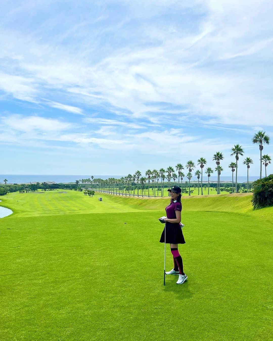 田中浩実さんのインスタグラム写真 - (田中浩実Instagram)「✧︎ 去年から地道に始めたゴルフ。  コツコツ打ちっぱなしに行って練習して、やっとラウンドに出れるようになったけど、まだまだまだまだムラがある。  ただ、上手く打てても打てなくても楽しい♡ あと半年か1年以内には安定したショットが出来るといいな！  #ゴルフ女子  #ゴルフ日和 #ゴルフ  #ゴルフ初心者  #ゴルフ練習  #ゴルフ好き  #ゴルフウェア  #ゴルフコーデ  #館山カントリークラブ 素敵すぎる♡  #gold  #golflover」8月29日 8時21分 - hiromi.tanaka.japan