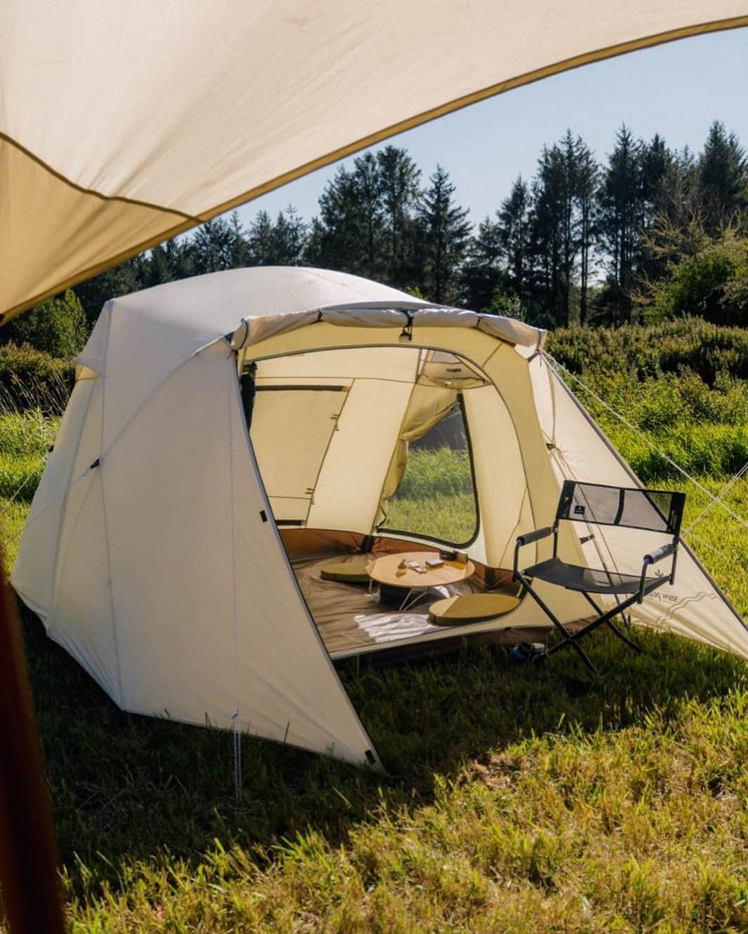 Snow Peak USAさんのインスタグラム写真 - (Snow Peak USAInstagram)「The Alpha Breeze: a seamless blend of comfort and style.   #snowpeakusa #camping #campingtents #alphabreeze #noasobi」8月29日 8時43分 - snowpeakusa