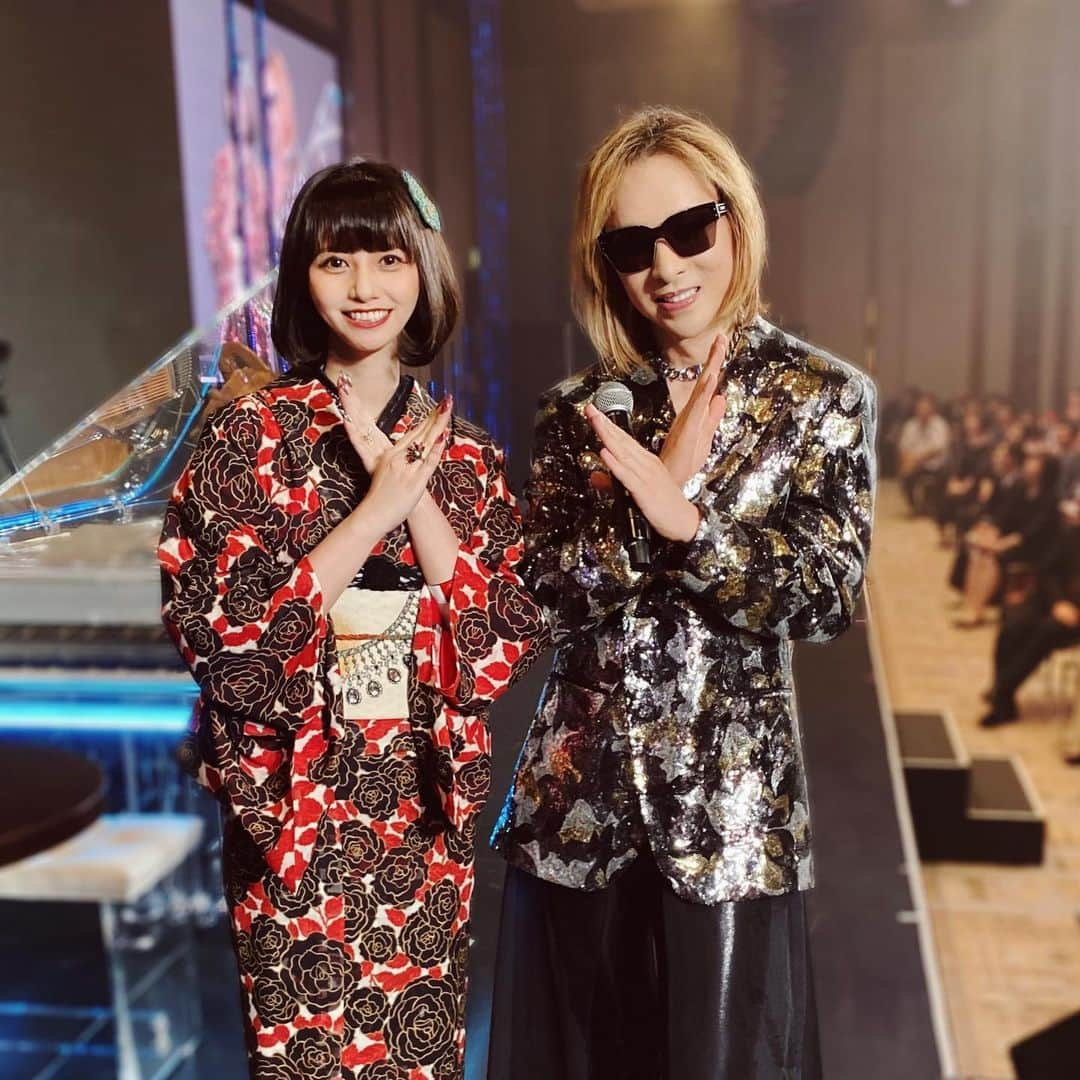 知華さんのインスタグラム写真 - (知華Instagram)「2023.08.29  YOSHIKIディナーショー。 今年も3回。 毎回、感じること考えることは変わりますが 一年で一番 気合いの入る楽しい時間。  ありがとうございました。 感無量です！  👘#yoshikimono #yoshiki #XJAPAN #yoshikiディナーショー #yoshikiディナーショー2023 #yoshikidinnershow #グランドハイアット東京 #groundhyatttokyo #tokyo#japan#東京 #ディナーショー#dinnershow #wearex #着物 #世界一豪華なdinnershow」8月29日 9時15分 - tomoca1204