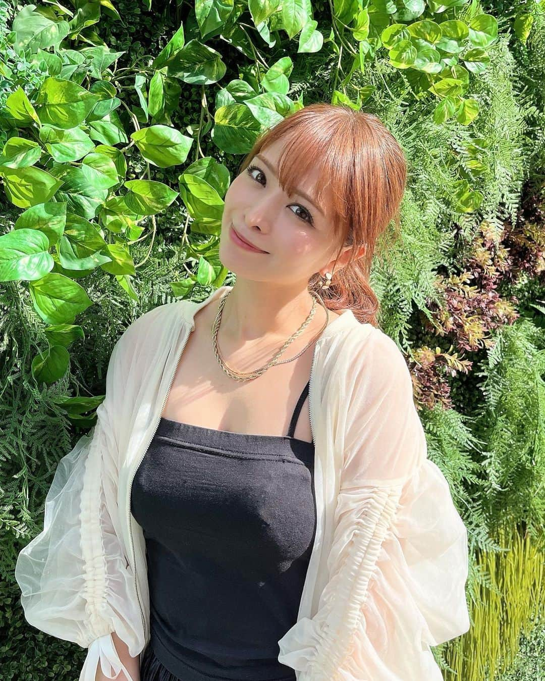 春菜めぐみさんのインスタグラム写真 - (春菜めぐみInstagram)「． 最近顔小さくなったねー！って言ってもらえる事が 増えて嬉しい〜🥺💓 ． ． YAG BEAUTY CLINIC渋谷院  @yagbeauty_official  @yagbeautyclinic_shibuya で ハイフをしてもらったよ☺️🌷 ウルトラフォーマー3という医療用ハイフを 300ショットしてもらいました✌🏻💕 少しだけ痛みはあったけど、施術直後から 効果感じれたよ🕊✨ 1ヶ月後〜さらにリフトアップするみたいだから楽しみ！🥰 ． ． たるみ改善の他にも肌のハリや弾力、 小ジワの改善もできるんだって💡 今まであんまりハイフをしてこなかったけど 今回すごく良かったから定期的に通うべきだと思った😙⭐️ ． ． なんと、わたしのInstagramを見たで 【ウルトラフォーマー3 300ショット】¥54,780➡︎¥29,800になるみたいです！😳❤️(@yagbeautyclinic_shibuya でハイフ初回の方限定) 半額ちょっとくらいの金額で受けれるのは太っ腹👏🏻✨ 小顔体験してみてね〜😍🎀 ． ． #YAGBEAUTY #ハイフ #ウルトラフォーマー3 #ウルトラフォーマーⅢ #RRRマスクパック」8月29日 9時08分 - me_haruna.02