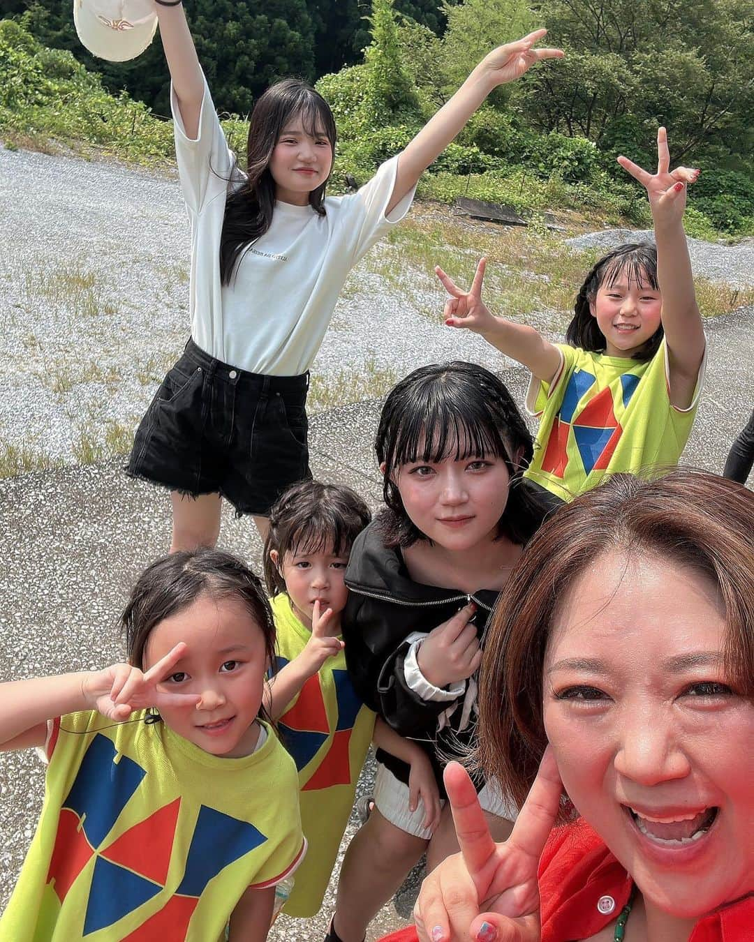 美奈子さんのインスタグラム写真 - (美奈子Instagram)「先日の川遊び。  楽しかった〜  夏の遊び沢山しなきゃー。  。。。まだ夏間に合うよね？笑  #夏 #遊ぶぞ #楽しもう」8月29日 9時08分 - minako_official