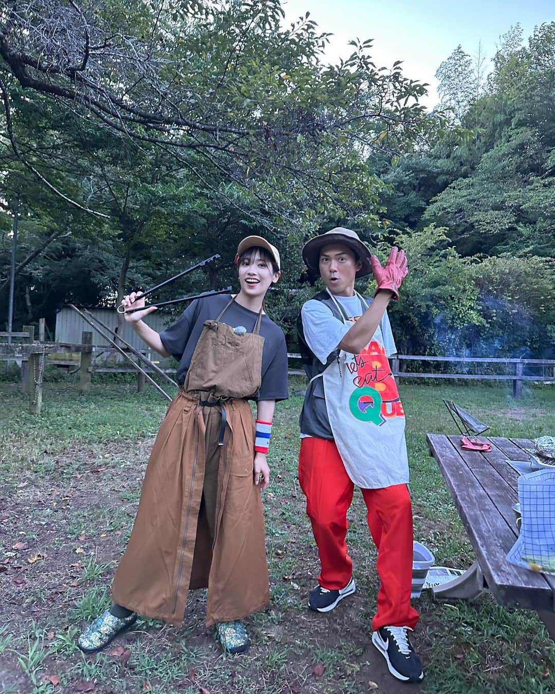 二宮芽生のインスタグラム：「ナイスバーベ😆👍  『キテルネ！』ご視聴ありがとうございました🏕️  アクアパッツァ美味しかった！！  #たけだバーベキュー  さんとコラボ #優男 #かっこいい焚き火の撮り方を教えてくれたよ #火花こわいよ  #キテルネ #zip #イタル_デザイン」