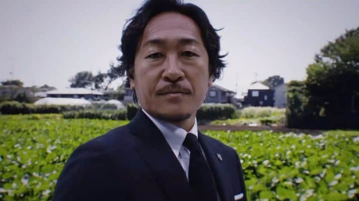 石川直宏のインスタグラム：「『紹介映像 2023ver.』  畑でスーツボレー👞⚽️  ご協力いただいた #伊藤園 さん ありがとうございます🤝  国立で初お披露目だったみたいですね！ 観てないけど 笑  斬新✨  #fctokyo #FC東京 #Tokyo #東京 @fctokyoofficial  #東京が熱狂 #fctokyoclubcommunicator  #FC東京クラブコミュニケーター #NaohiroIshikawa #石川直宏」