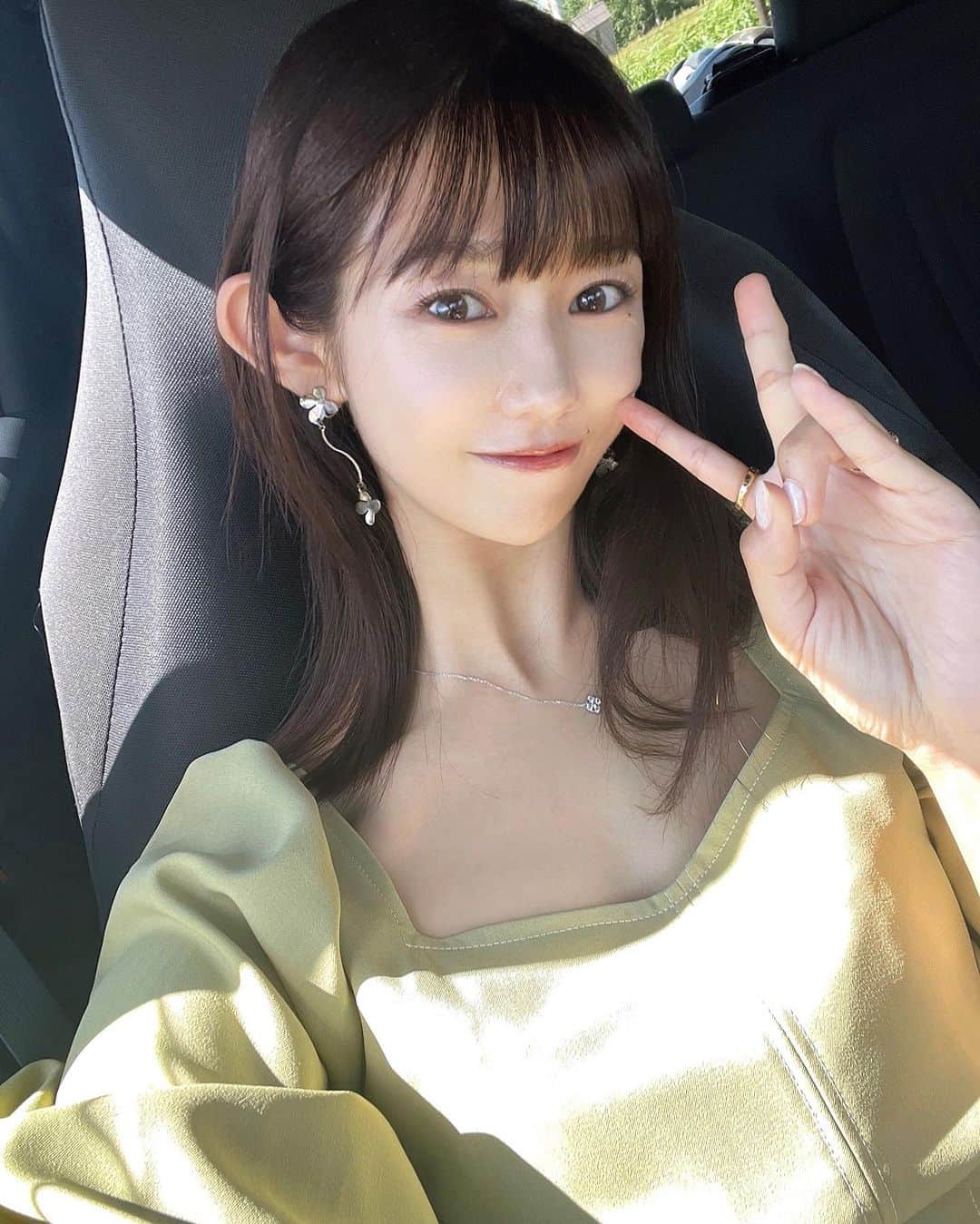堀江聖夏のインスタグラム：「⌇ 北海道特集っっ☁️🍽️🗻📸 ⁡ 自然に溢れていました𓂃 ⁡ ________________________________  #北海道 #美瑛 #旭川 #青い池 #自然 #富良野 #スープカレー #ポートレート」
