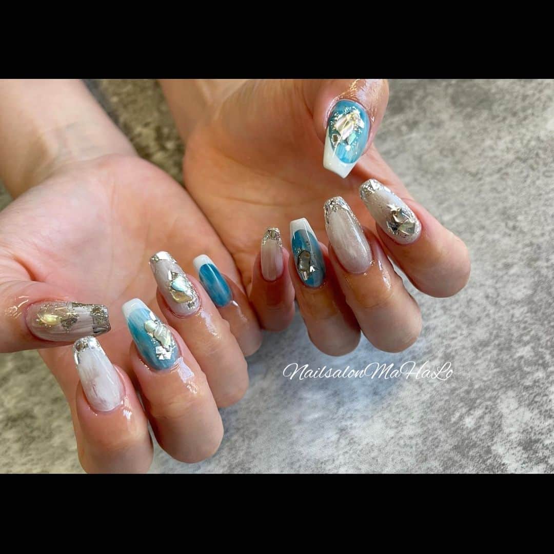 神原美香さんのインスタグラム写真 - (神原美香Instagram)「. . 夏☀️ニュアンス❤️ . . 　　  ‾‾‾‾‾‾‾‾‾‾‾‾‾‾‾‾‾‾‾‾‾‾‾‾‾‾‾‾‾‾‾‾‾‾‾‾‾‾‾‾‾‾‾ 随時ご予約受付中🌟 Nail salon MaHaLo 大阪＊梅田＊中崎町 〠大阪市北区神山町9-24 jyume神山402号室 ☎️06-6809-4676 📩mahalo.nail.0420@gmail.com LINE@📱mahalo-umeda 当日ご予約も受け付けております✨ お気軽にお問い合わせください💖 ‾‾‾‾‾‾‾‾‾‾‾‾‾‾‾‾‾‾‾‾‾‾‾‾‾‾‾‾‾‾‾‾‾‾‾‾‾‾‾‾‾‾‾ #nail#ネイル#beauty#nailstagram #大阪#中崎町#梅田ネイルサロン#大阪ネイルサロン#東梅田#NailsalonMaHaLo#네일아트#네일#젤네일#footnail#instanail#gelnails#nailart#japanesenailart #スカルプ#オトナ女子ネイル#夏ネイル#nails#ジェルネイル#ネイルデザイン#オフィスネイル#上品ネイル#夏ネイル2023#シンプルネイル#フットネイル#大人女子」8月29日 9時54分 - mahalo.nail2012