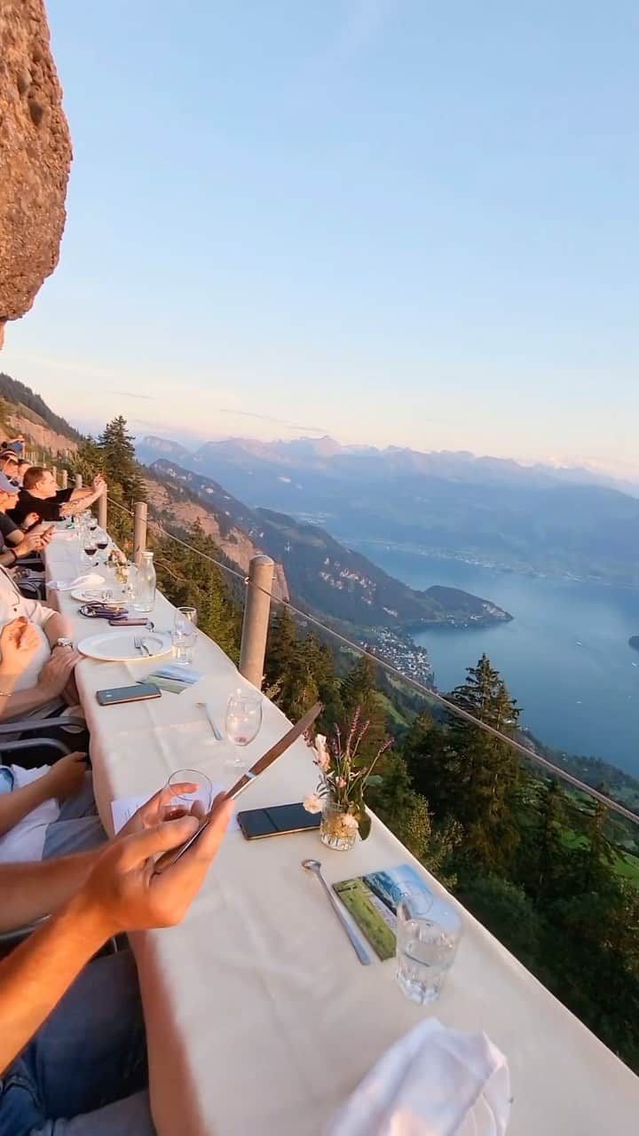 Earth Picsのインスタグラム：「@charifdebs having a 5 course dinner with this incredible view!  This is an exceptional annual event held on Switzerland’s Felsenweg Rigi First. It’s not just a restaurant but a unique gathering organized by local restaurateurs and the Rigi trade association. It used to attract worldwide interest, even from Canada, with up to 500 inquiries during its peak years. Now, it primarily caters to guests from the surrounding DACH region due to distance and weather-related cancellation constraints.  Would you have dinner here?   🎥 @charifdebs  📍 Felsenweg Rigi First, Switzerland 🇨🇭」
