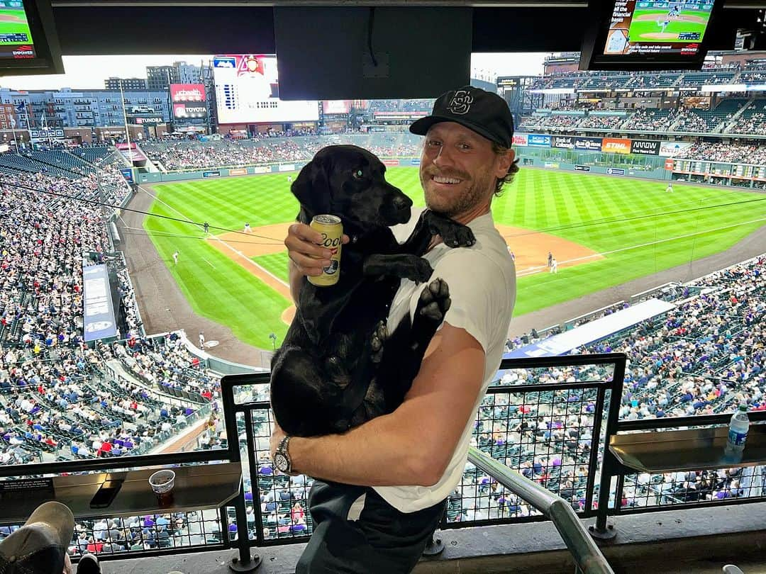 チェイス・ライスのインスタグラム：「Jackie boys first baseball game. Thanks @rockies and @coorsbanquet for makin my pup happy.」