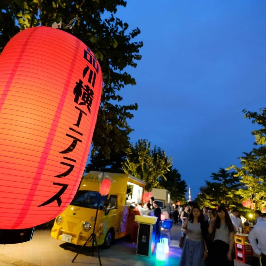 shinagawastyleplusのインスタグラム：「🏮🍻いよいよ来週🍻🏮 9/6(水)～8(金)の3日間 「品川横丁テラス2023」開催！ コロナ禍を経て4年ぶりの開催です。前回2019年時の写真をまとめました。」