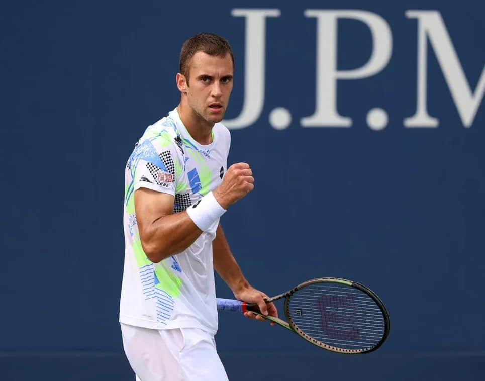 ラスロ・ジェレのインスタグラム：「Important win today💪🏻 Thanks for your support🙏🏻 @USOpen」