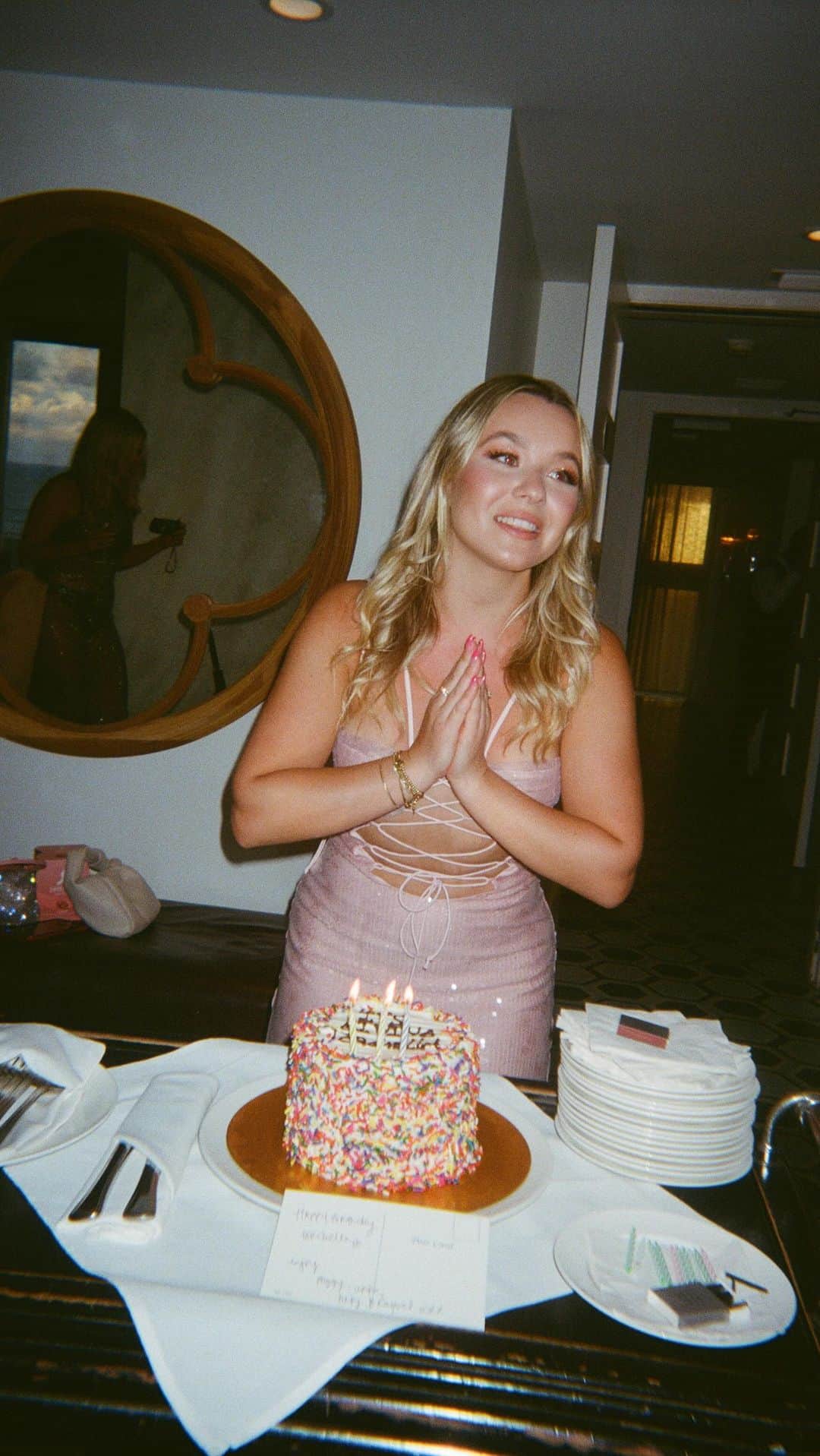 トーリ・ウェブスターのインスタグラム：「A hotel room & suite designed for a birthday girl ✨🎂🥂🎉   Save this post as hotel room inspiration for your next visit to Miami, South Beach! ⛱️🌊☀️👙  From endless ocean views, to expansive space for hosting friends, this hotel room made my birthday weekend all the more special and celebratory every step of the way! 💘  •  •  •  #hotel #hotelroom #roomtour #traveldestination #hoteldesign #hotellife #travelgram #traveling #miami #southbeach #florida #floridalife #hotelstay #destination」