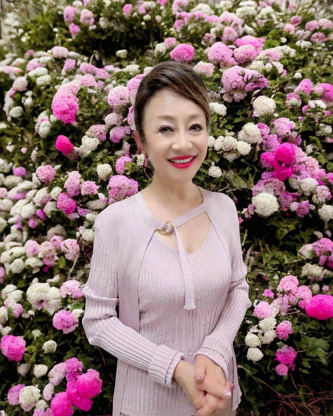 南美希子さんのインスタグラム写真 - (南美希子Instagram)「半端ない暑さですね。 暑さに負けず 花にも負けず、咲き誇りたいものです。」8月29日 10時54分 - mikiko_minami