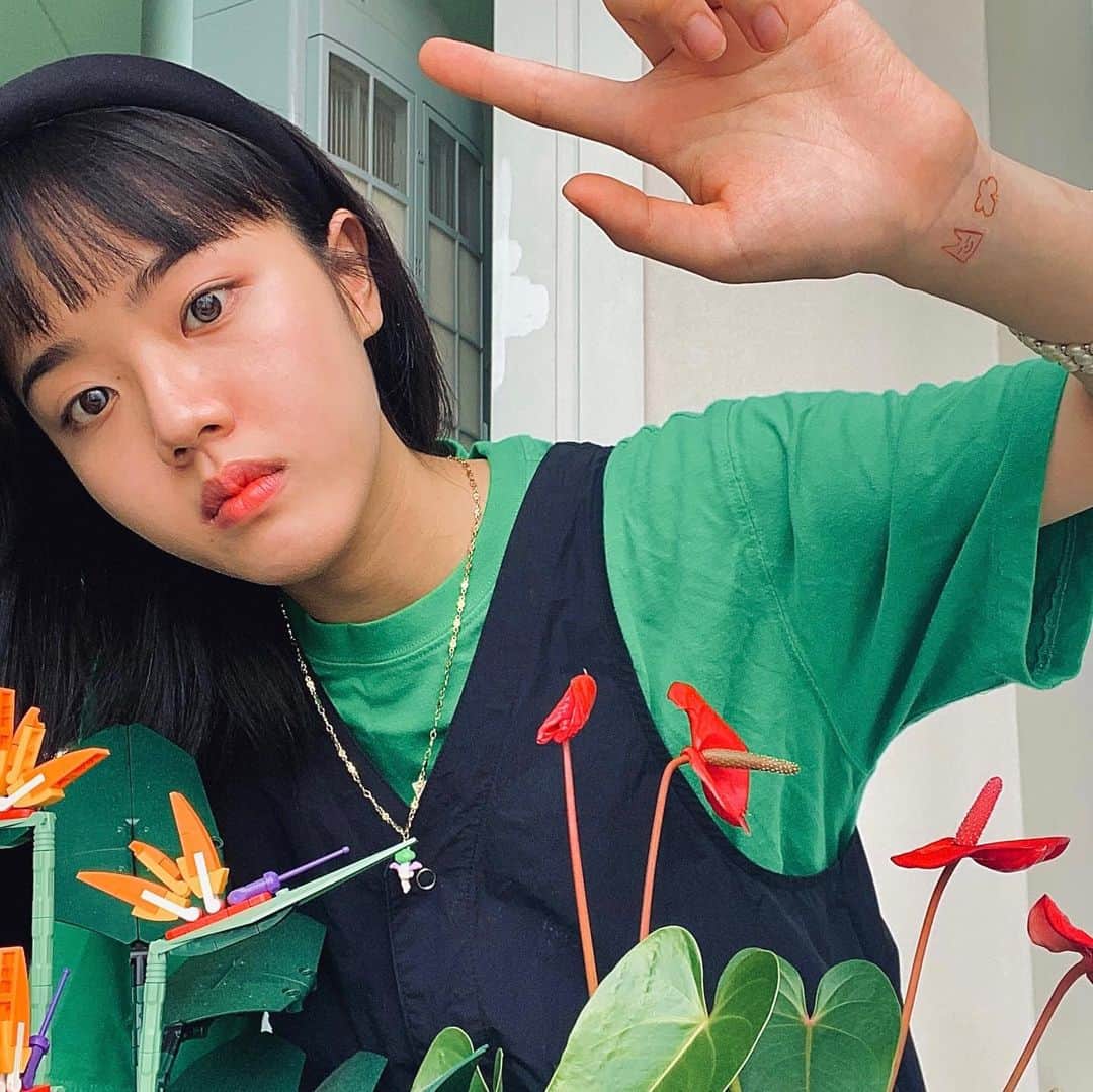 キム・ヒャンギのインスタグラム：「(🫠아마더웠던날🫠) 나도 사진찍을때(만)무표정잘하고싶당 연습해야해 기술연마 해야쥥」