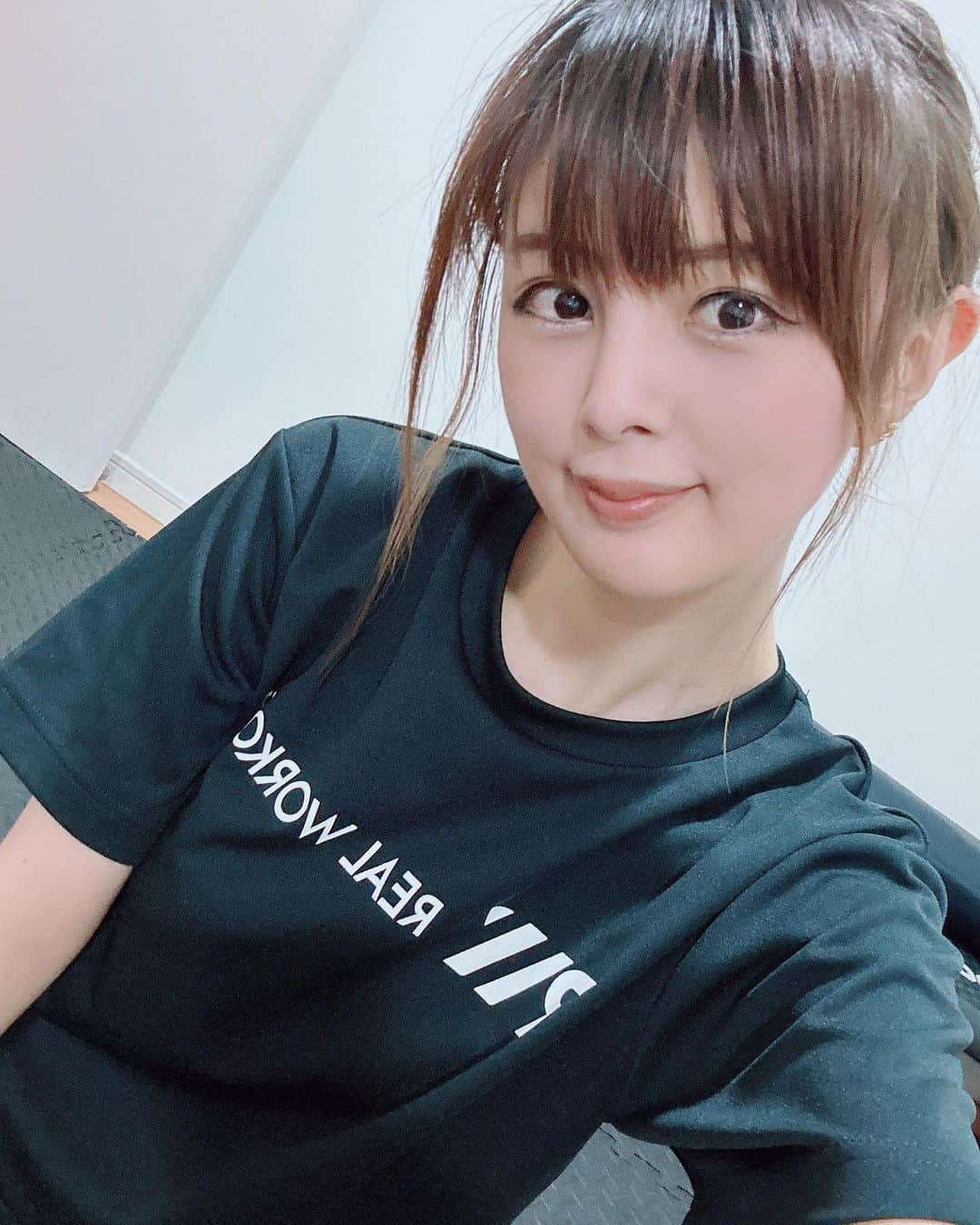 satomiさんのインスタグラム写真 - (satomiInstagram)「🤍🏋🏻‍♂️🍑 ・ 週1恒例のトレーニング🏋️‍♀️ 今日はお尻が筋肉痛🍑 久々のこの感じいいね🍑🍑 ・ @realworkout_shinjuku  @ginchan.rw.trainer ・  #REALWORKOUT新宿 #REALWORKOUT #パーソナルジム  #パーソナルトレーニング #トレーニング女子  #新宿パーソナルジム  #新宿ジム #筋トレ女子 #workout #fitness  #トレーニング好きな人と繋がりた #痩せたい　 #ダイエット #スニーカー #スニーカーコーデ #新宿グルメ #新宿ランチ #新宿ディナー #桃尻  #ヒップアップ」8月29日 11時13分 - saatoomii47