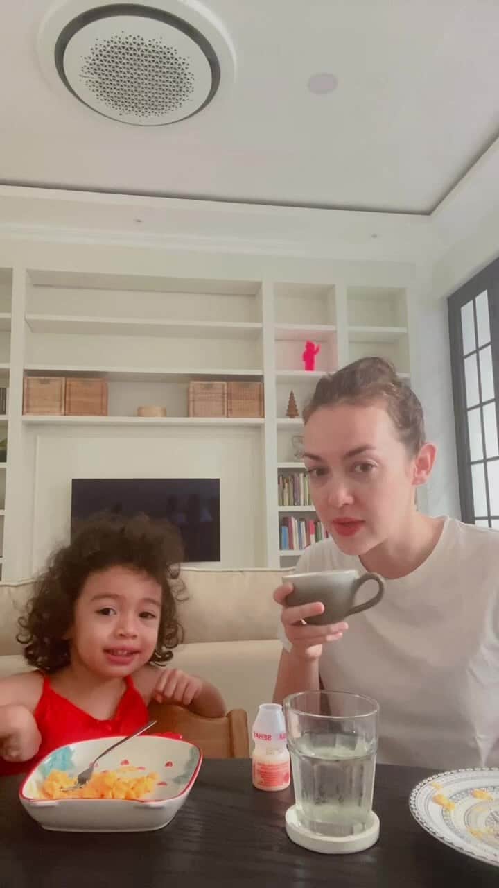 Rianti Cartwrightのインスタグラム：「Have breakfast with us ❤️」