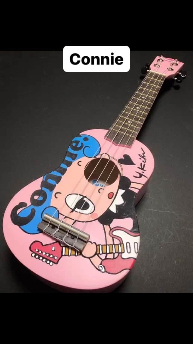 kerokerokingdxのインスタグラム：「Hand painted UKULELES.」