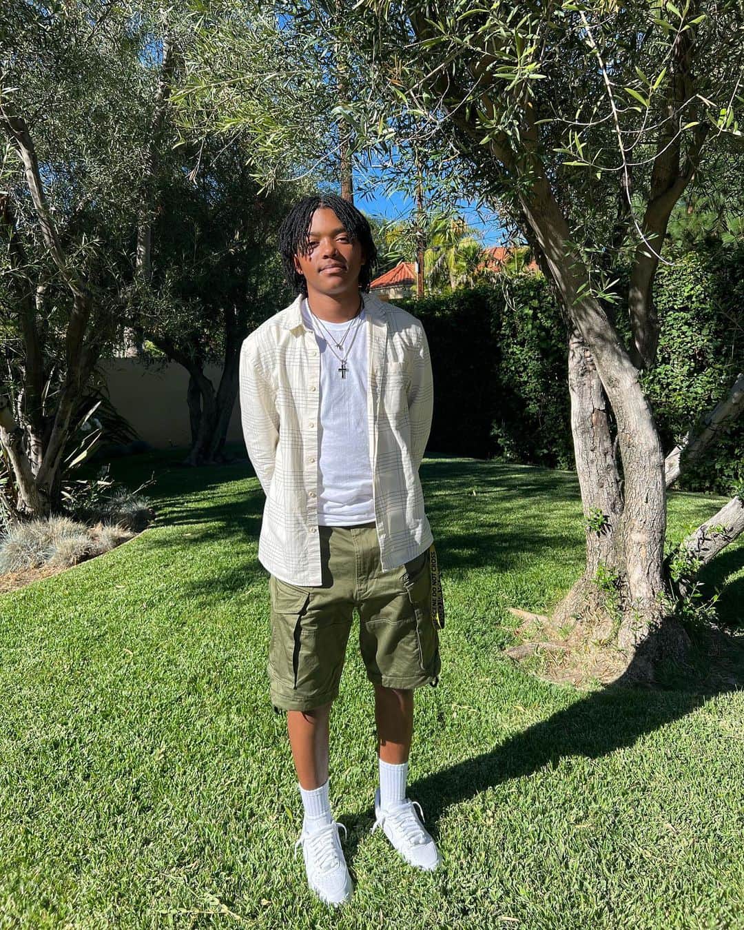 キーシャ・エップスのインスタグラム：「1st day of High School as a “Sophomore” and I still get just as  excited as if it were Pre-K👑 Now… getting him “to take the photo”  is most certainly not the same😂 but…even with him towering over his mama, he’s still has the same heart & mannerisms just much smarter, wittier, more creative & more handsome. He’s definitely a teenager but an awesome one! Like really! I don’t take that blessing for granted.   I love you son and I’m so excited for the strong year this will be for you! Show em’ what you’re made of Bub💪🏾🙌🏾  And may God continue to direct the footsteps of your path. God first! Honor over popularity. Character over materialism.  You already know🙏🏽🤜🏾  Stand in your light ☀️  Love you so very much  Prince Amir🫶🏽❤️」