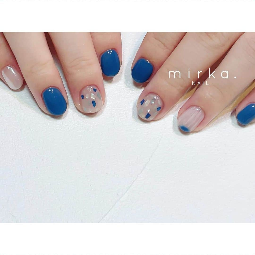 mirka. NAIL(ミルカネイル)さんのインスタグラム写真 - (mirka. NAIL(ミルカネイル)Instagram)「⁡ ⁡ ⁡ まだまだ夏気分 ☀︎ ⁡ ⁡ 「あざやかな青で夏っぽいデザイン」で おまかせいただきました！ ⁡ ⁡ ⁡ #mirkaおまかせネイル ………………………………………………………… ⁡ ご予約、お問い合わせは LINE ID⇒ @mirka.nail (@含む)まで。 ⁡ ご新規様はハイライトの「ご案内」と「ご予約方法」を必ずお読みいただいてからご予約くださいますようお願いいたします。 空き状況や詳細はLINEの投稿からご確認ください。 ⁡ ⁡ ⁡ ⁡ #mirkanail#nails#nail#nailart#naildesign #ショートネイル#ネイルアート#ネイルデザイン#ネイル#大人ネイル#シンプルネイル#オフィスネイル#ニュアンスネイル#ナチュラルネイル#カジュアルネイル#ショートネイルデザイン#美甲#夏ネイル#夏ネイル2023 #プライベートサロン#プライベートネイルサロン#東京ネイルサロン#東京ネイル#江東区ネイルサロン#森下#清澄白河 ⁡」8月29日 11時53分 - mirka.nail