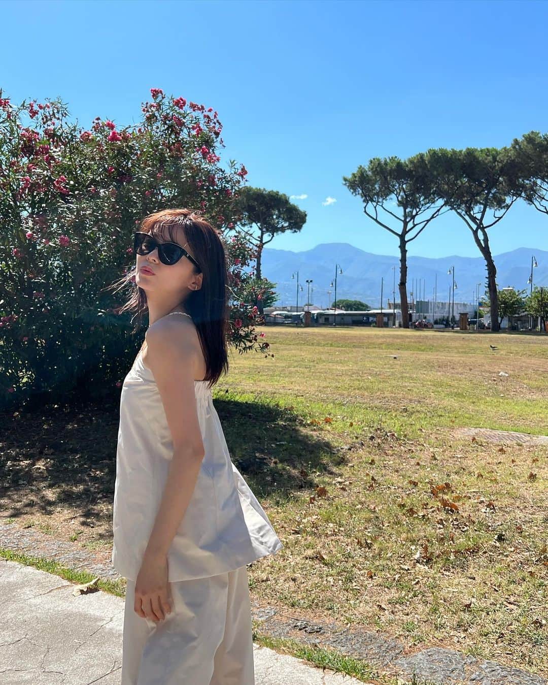久間田琳加さんのインスタグラム写真 - (久間田琳加Instagram)「世界遺産のポンペイ遺跡にも行ってきました！たくさん歩くから、珍しくパンツスタイル🕊️ #Pompei #ポンペイ #旅行 #夏休み #りんくま旅行記」8月29日 22時50分 - rinka_kumada0223