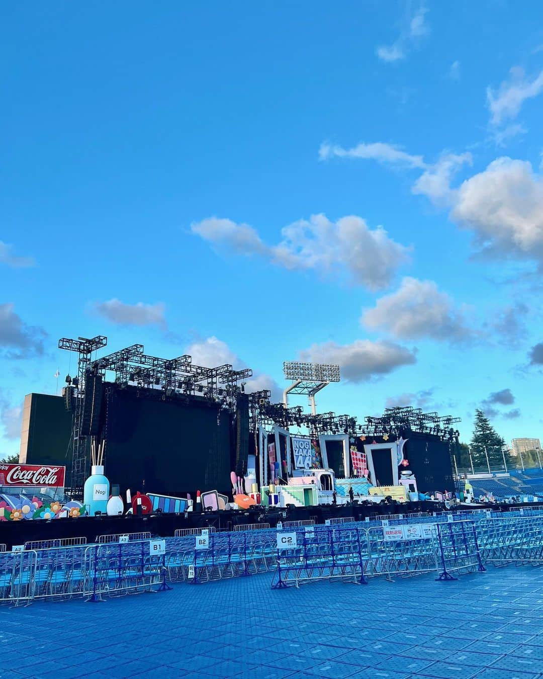 佐藤楓さんのインスタグラム写真 - (佐藤楓Instagram)「.  真夏の全国ツアー2023、 神宮公演を最後に無事完走しました🎆  乃木坂と過ごす夏、みなさんはどうでしたか？ 乃木坂で過ごす夏、今年もとっても幸せでした🌻  #乃木坂46 #真夏の全国ツアー2023」8月29日 21時23分 - kaede_sato.official