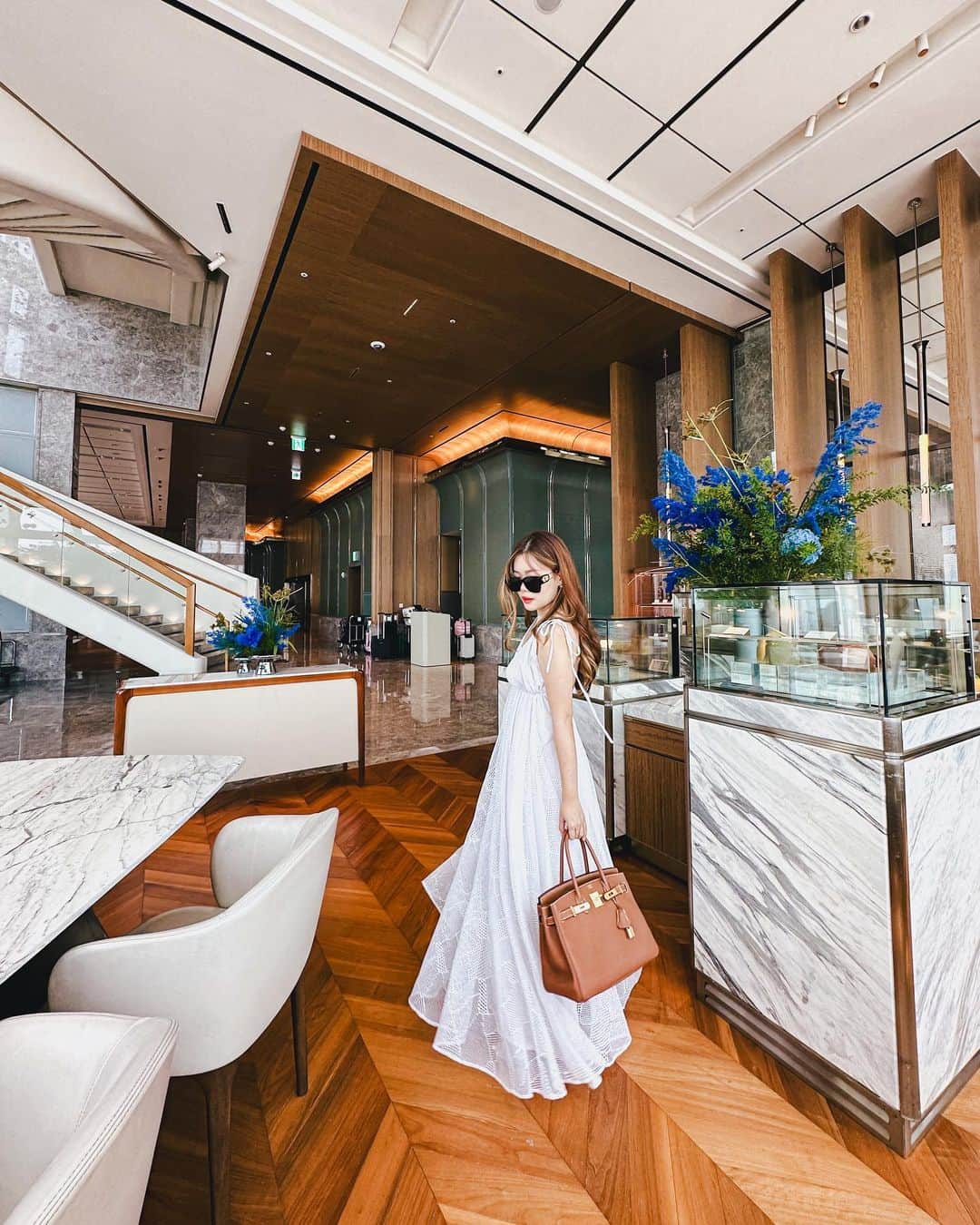 のインスタグラム：「So where will the wind brings me to next? ✈️」