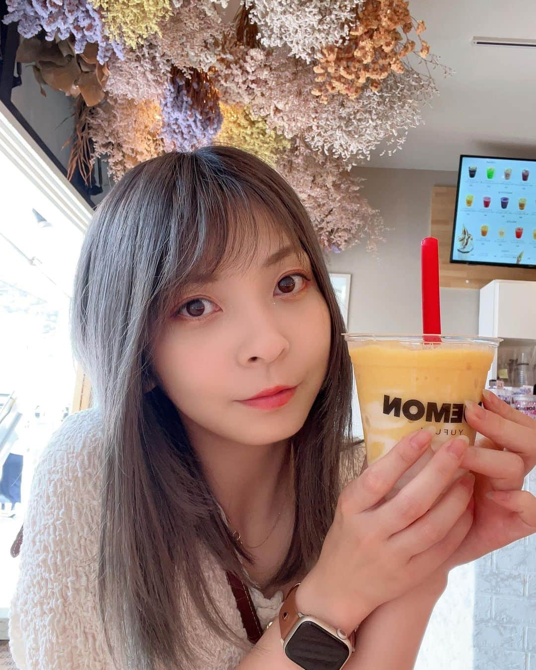 草場愛のインスタグラム：「湯布院でママと歩いて休憩で入ったカフェがオシャレだった🥹💕」